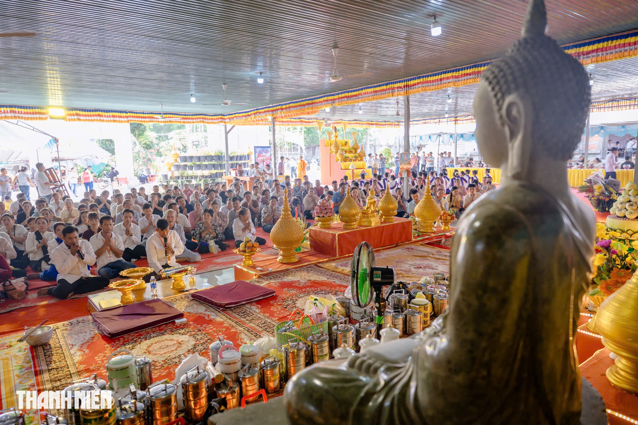 Người Khmer xa qu&ecirc; sum vầy đ&oacute;n Tết Ch&ocirc;l Chnăm Thm&acirc;y ở ch&ugrave;a TP.HCM - Ảnh 2.