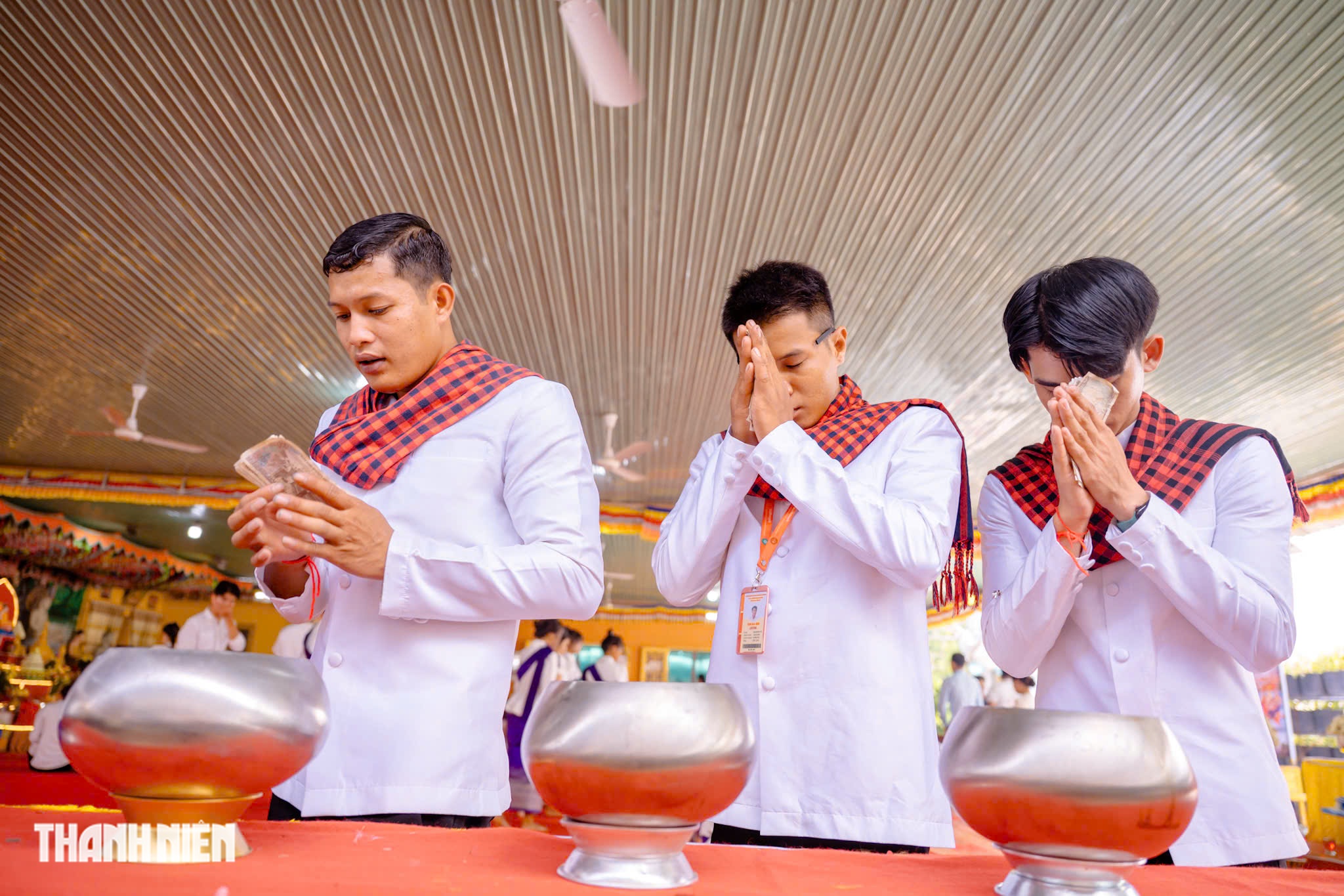 Người Khmer xa qu&ecirc; sum vầy đ&oacute;n Tết Ch&ocirc;l Chnăm Thm&acirc;y ở ch&ugrave;a TP.HCM - Ảnh 12.