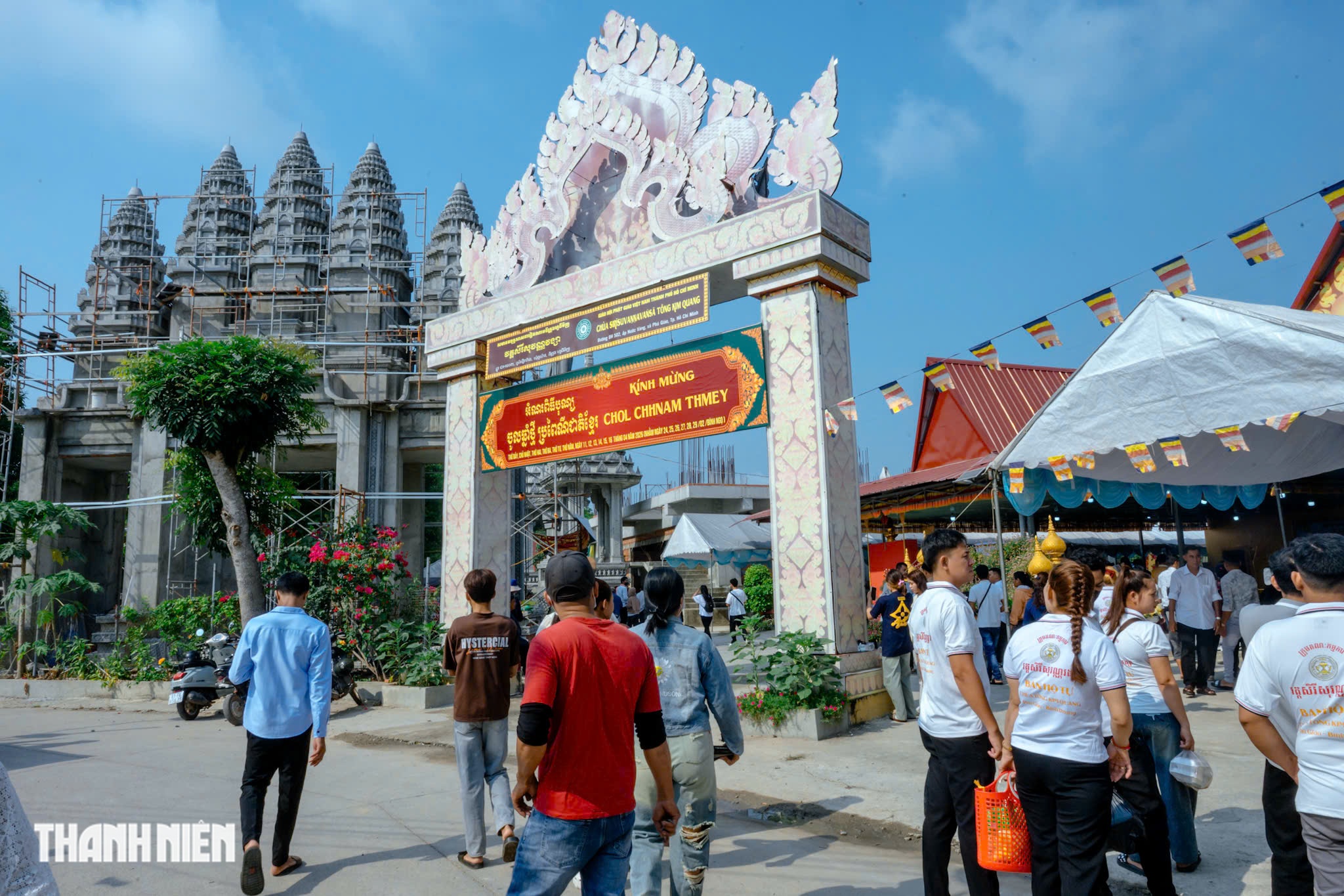 Người Khmer xa qu&ecirc; sum vầy đ&oacute;n Tết Ch&ocirc;l Chnăm Thm&acirc;y ở ch&ugrave;a TP.HCM - Ảnh 13.