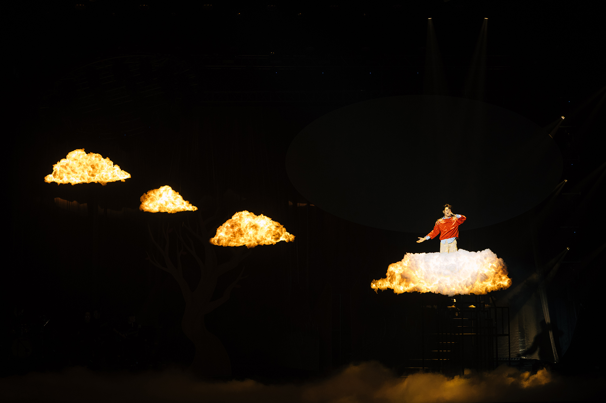 'Anh trai' 9x bật kh&oacute;c nức nở tr&ecirc;n s&acirc;n khấu - Ảnh 5.