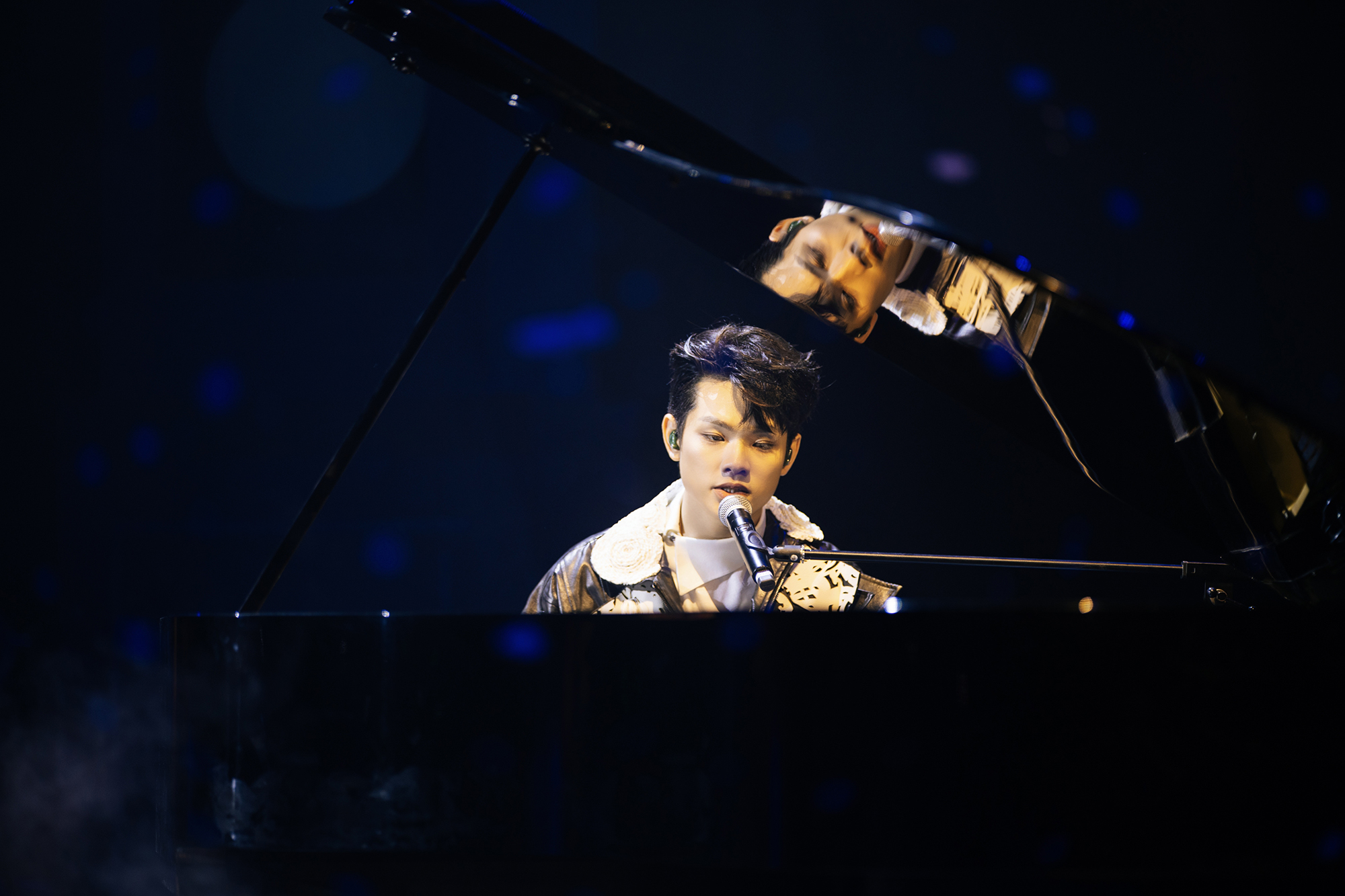 'Anh trai' 9x bật kh&oacute;c nức nở tr&ecirc;n s&acirc;n khấu - Ảnh 3.