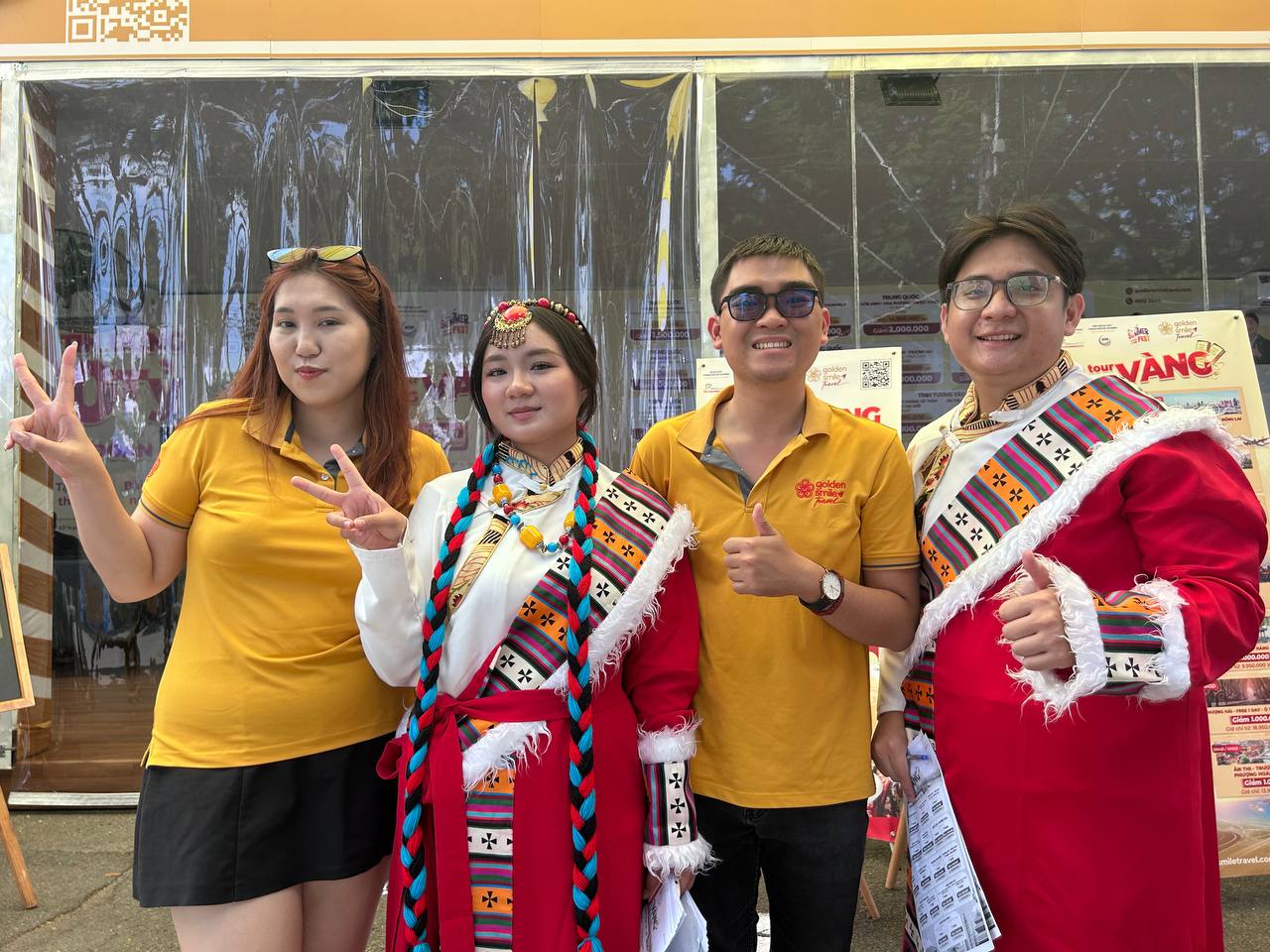 Áp lực du lịch cho giới trẻ mùa lễ 30.4 - 1.5 Gia tăng những ngày gần đây - Ảnh 2. Áp lực du lịch cho giới trẻ mùa lễ 30.4 - 1.5 Gia tăng những ngày gần đây - Ảnh 2.