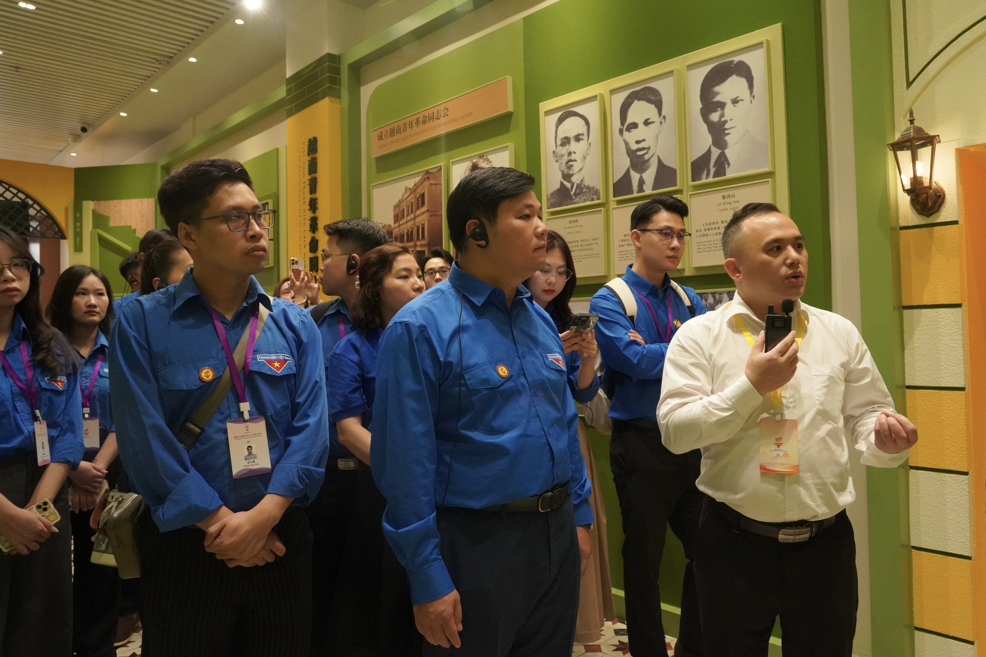 &Aacute; hậu Ch&acirc;u Anh: &lsquo;H&agrave;nh tr&igrave;nh đỏ&rsquo; mang theo kh&aacute;t vọng của thanh ni&ecirc;n Việt Nam- Ảnh 8.