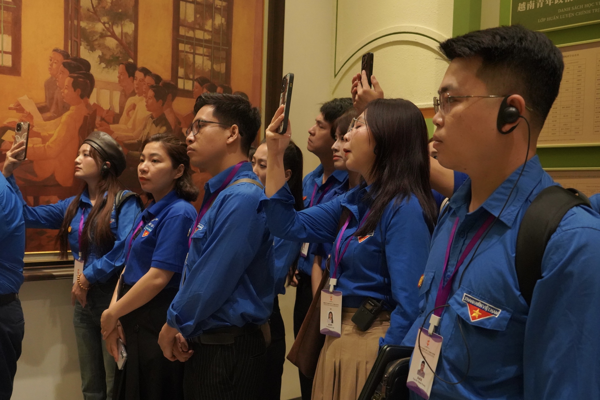 &Aacute; hậu Ch&acirc;u Anh: &lsquo;H&agrave;nh tr&igrave;nh đỏ&rsquo; mang theo kh&aacute;t vọng của thanh ni&ecirc;n Việt Nam- Ảnh 4.