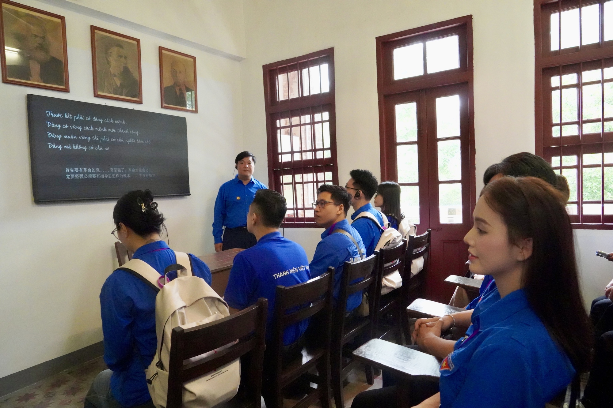 &Aacute; hậu Ch&acirc;u Anh: &lsquo;H&agrave;nh tr&igrave;nh đỏ&rsquo; mang theo kh&aacute;t vọng của thanh ni&ecirc;n Việt Nam- Ảnh 6.