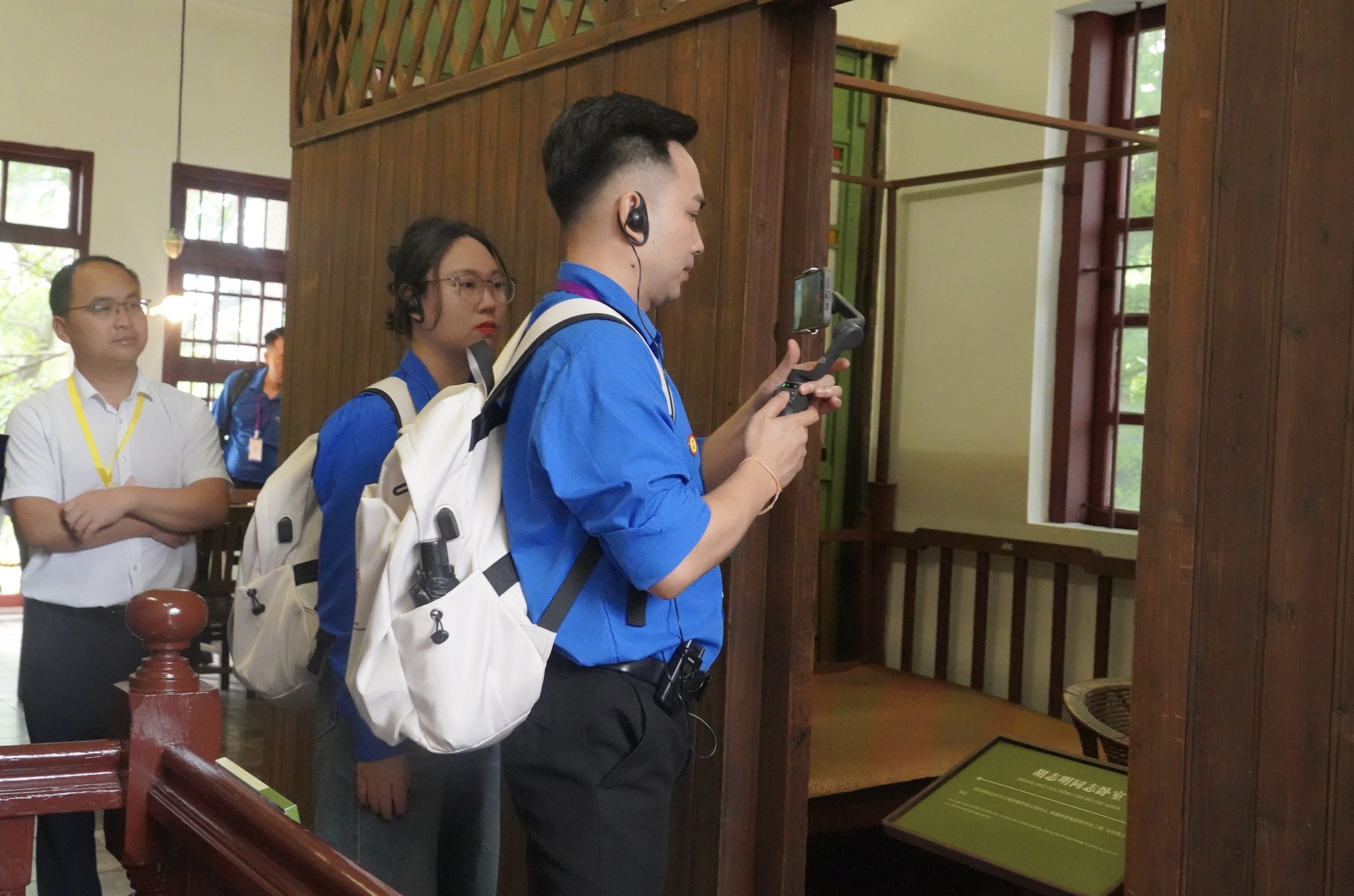 &Aacute; hậu Ch&acirc;u Anh: &lsquo;H&agrave;nh tr&igrave;nh đỏ&rsquo; mang theo kh&aacute;t vọng của thanh ni&ecirc;n Việt Nam- Ảnh 7.