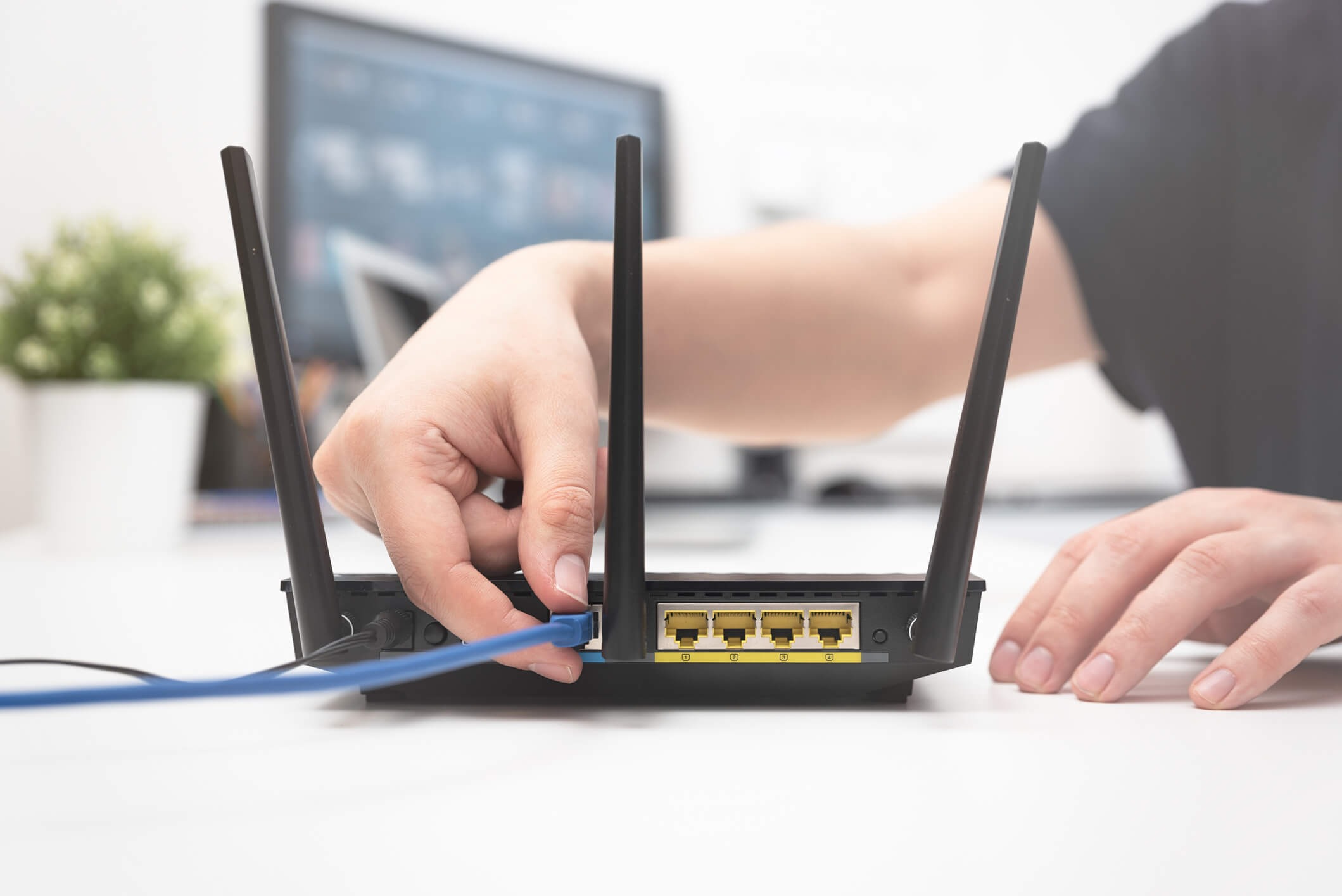 Bí kíp trị dứt điểm Wi-Fi 'lúc mạnh lúc yếu' chỉ với chi phí 'rẻ bèo' - Ảnh 1.