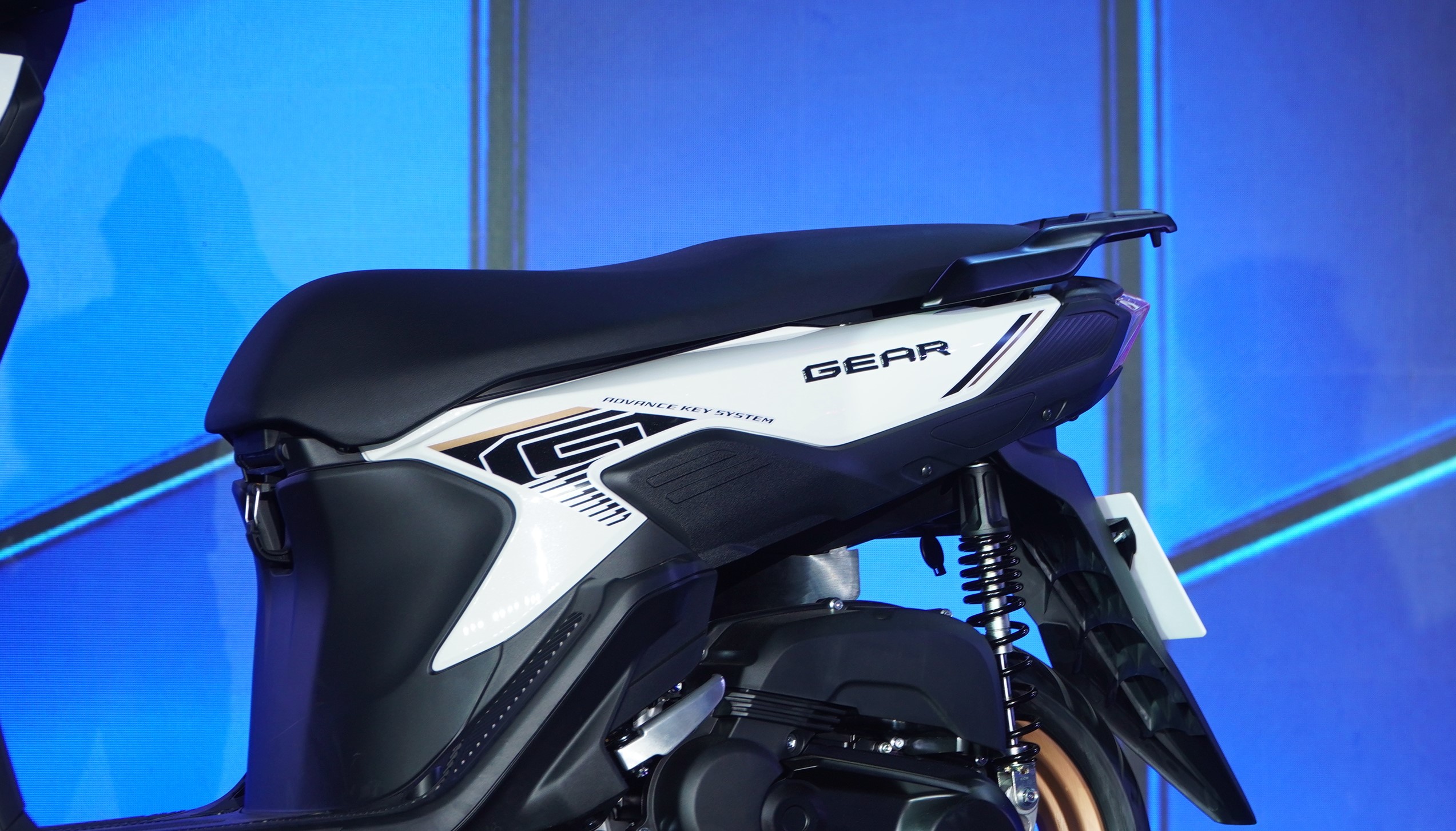 Yamaha Gear 125 Hybrid có gì đấu 'vua doanh số' Honda Vision?- Ảnh 7. Yamaha Gear 125 Hybrid có gì đấu 'vua doanh số' Honda Vision?- Ảnh 7.