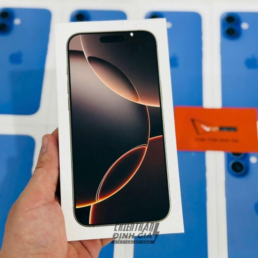 Tháng mấy iPhone 15 Pro Max và iPhone 16 Pro Max giảm giá mạnh nhất? - Ảnh 1.