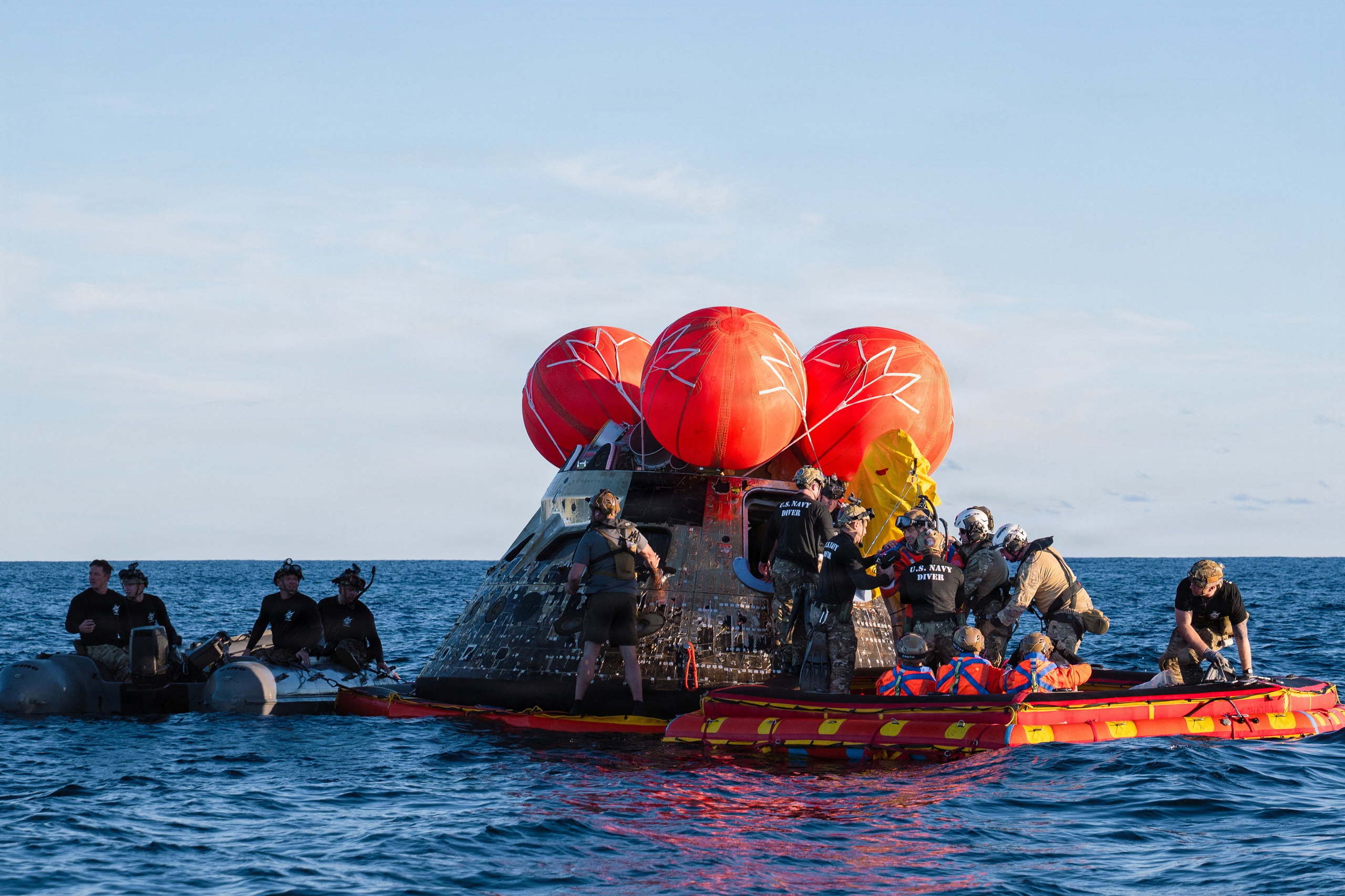 Phi h&agrave;nh đo&agrave;n Artemis II x&uacute;c động kể lại 'sứ mệnh đặc biệt nhất' trong đời - Ảnh 1.