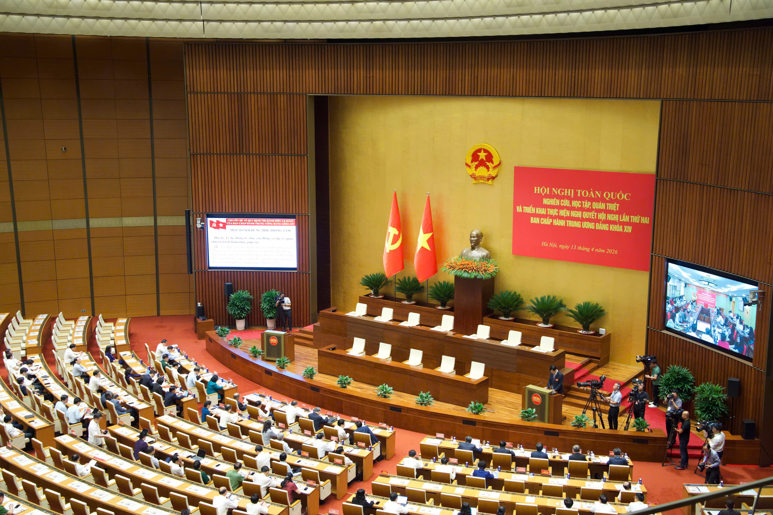 Ông Nguyễn Duy Ngọc đề xuất thí điểm mô hình tổ chức mới cho địa phương 2026 - Ảnh 2. Ông Nguyễn Duy Ngọc đề xuất thí điểm mô hình tổ chức mới cho địa phương 2026 - Ảnh 2.