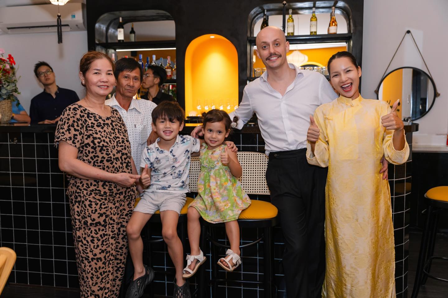 &Ocirc;ng T&acirc;y mở nh&agrave; h&agrave;ng Việt Nam view triệu đ&ocirc; ở TP . HCM thu h&uacute;t 95 % kh&aacute;ch nước ng&ograve;ai - Ảnh 13.