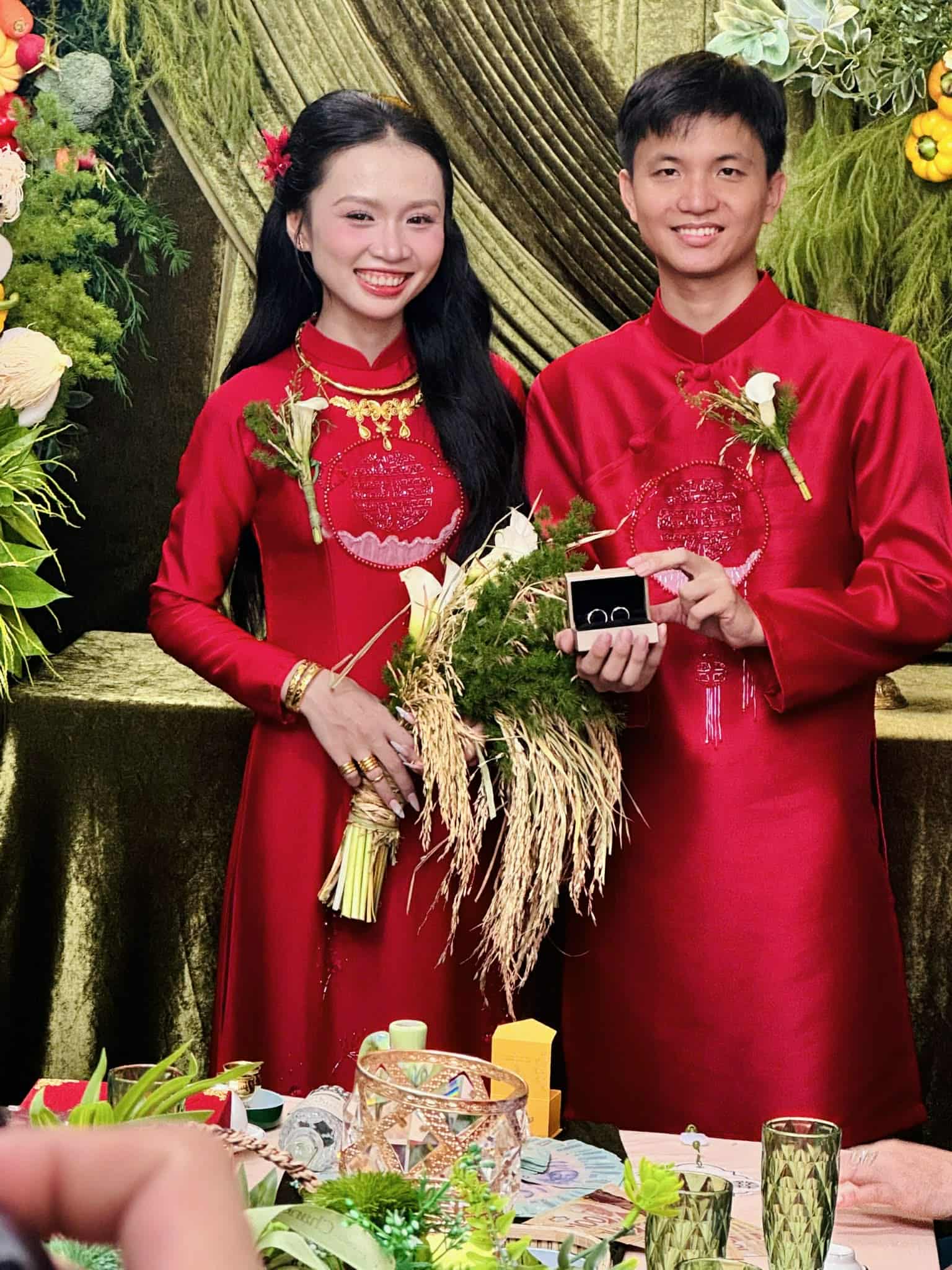 Đ&aacute;m cưới &lsquo;nặng k&yacute;&rsquo; nhất C&agrave; Mau: Hơn 315 kg rau củ quả phủ k&iacute;n bữa tiệc - Ảnh 3.