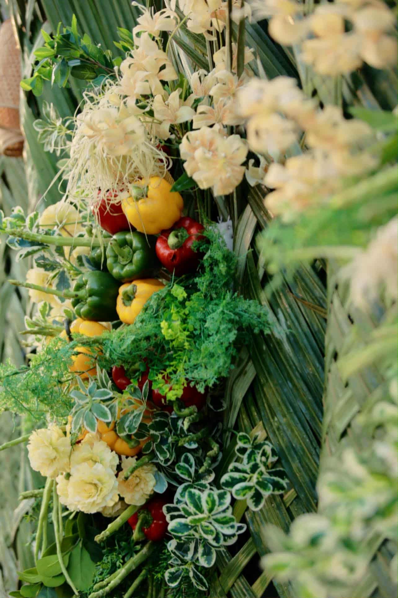 Đ&aacute;m cưới &lsquo;nặng k&yacute;&rsquo; nhất C&agrave; Mau: Hơn 315 kg rau củ quả phủ k&iacute;n bữa tiệc - Ảnh 4.