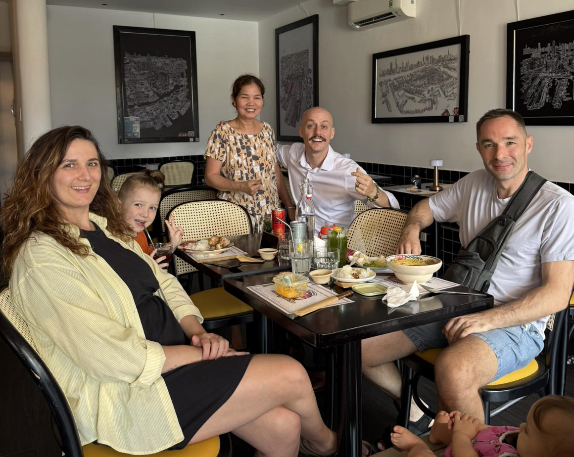 &Ocirc;ng T&acirc;y mở nh&agrave; h&agrave;ng Việt Nam view triệu đ&ocirc; ở TP . HCM thu h&uacute;t 95 % kh&aacute;ch nước ng&ograve;ai - Ảnh 7.