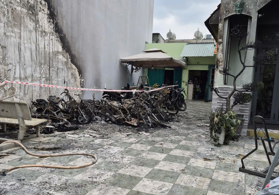 TP.HCM: Khẩn trương điều tra vụ cháy nhiều xe máy tại nhà dân - Ảnh 2.