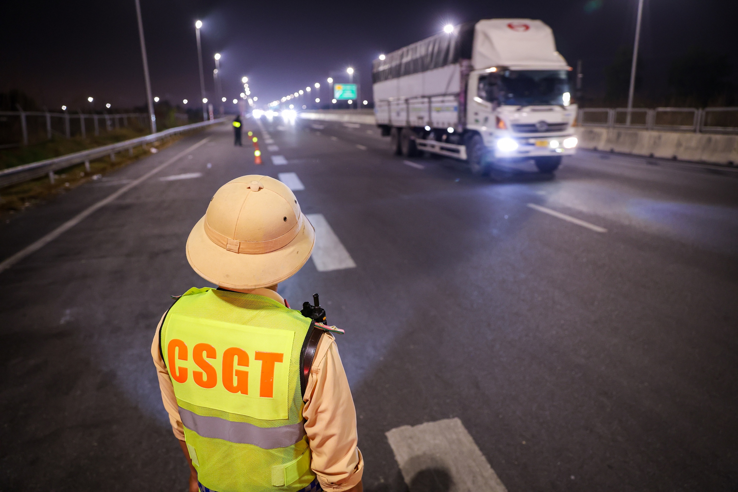 Mối nguy dừng xe trên cao tốc: Tai nạn không đến từ một phía- Ảnh 3. Mối nguy dừng xe trên cao tốc: Tai nạn không đến từ một phía- Ảnh 3.