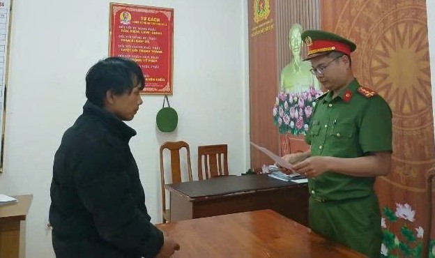 Hai thanh niên giả công an chặn xe cướp tài sản tại Lâm Đồng - Ảnh 2. Hai thanh niên giả công an chặn xe cướp tài sản tại Lâm Đồng - Ảnh 2.