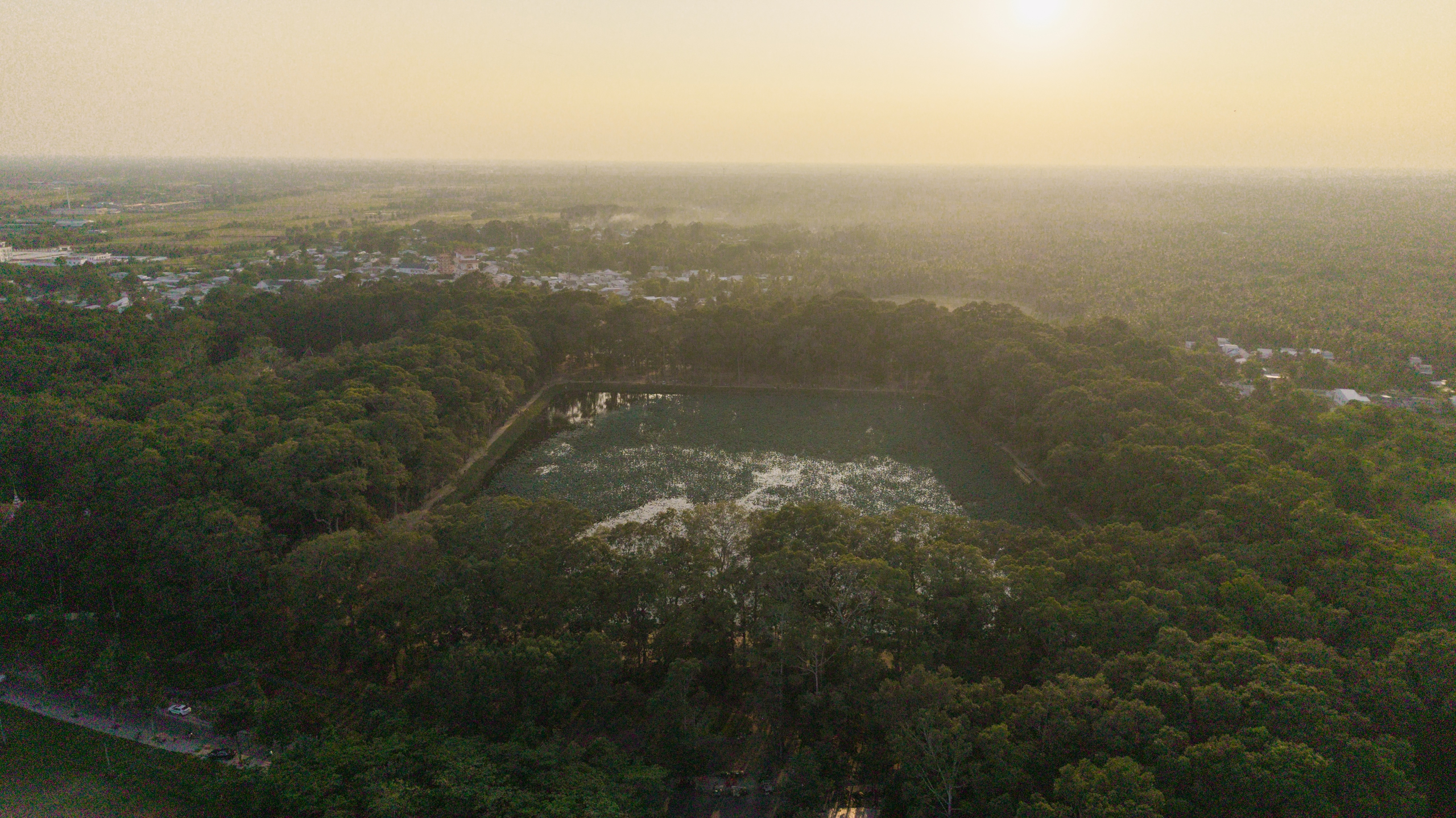 Đặc sản bánh cốm ống của đồng bào Khmer - Ảnh 1.