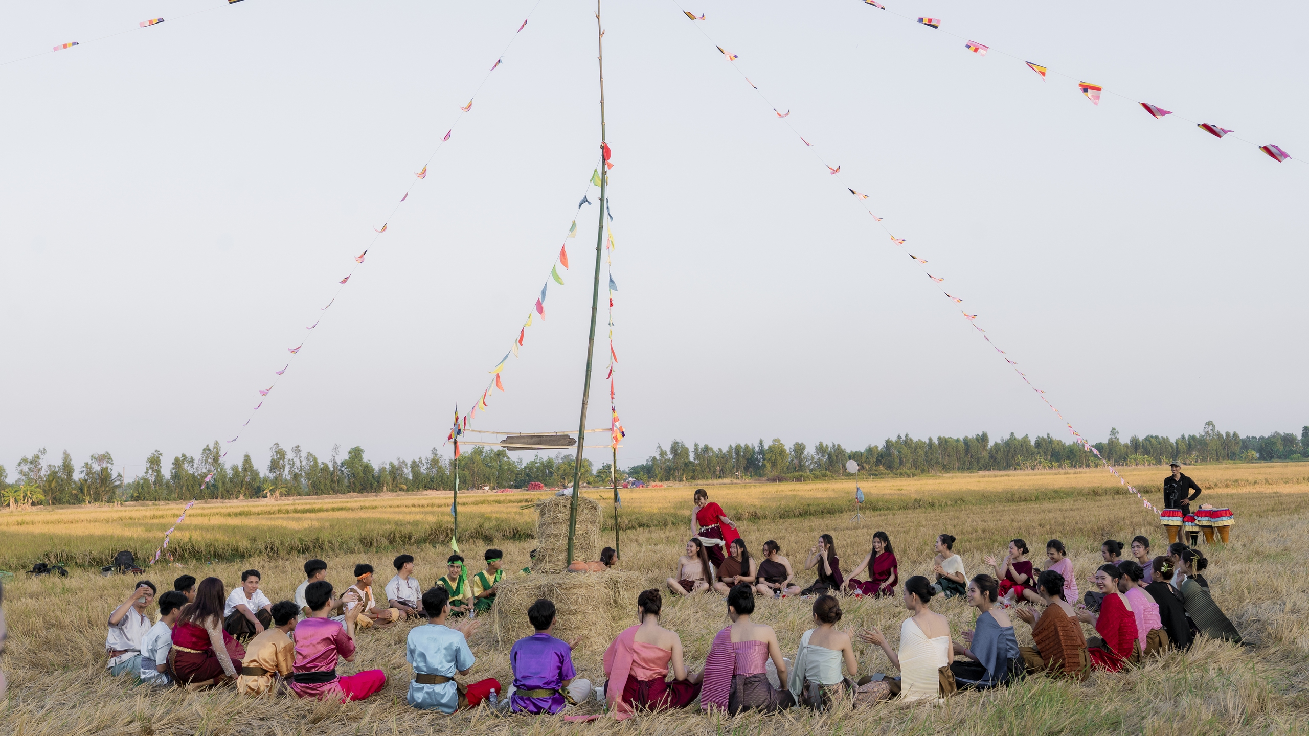 Người trẻ lan tỏa trò chơi dân gian tại Tết Chôl Chnăm Thmây- Ảnh 2. Người trẻ lan tỏa trò chơi dân gian tại Tết Chôl Chnăm Thmây- Ảnh 2.