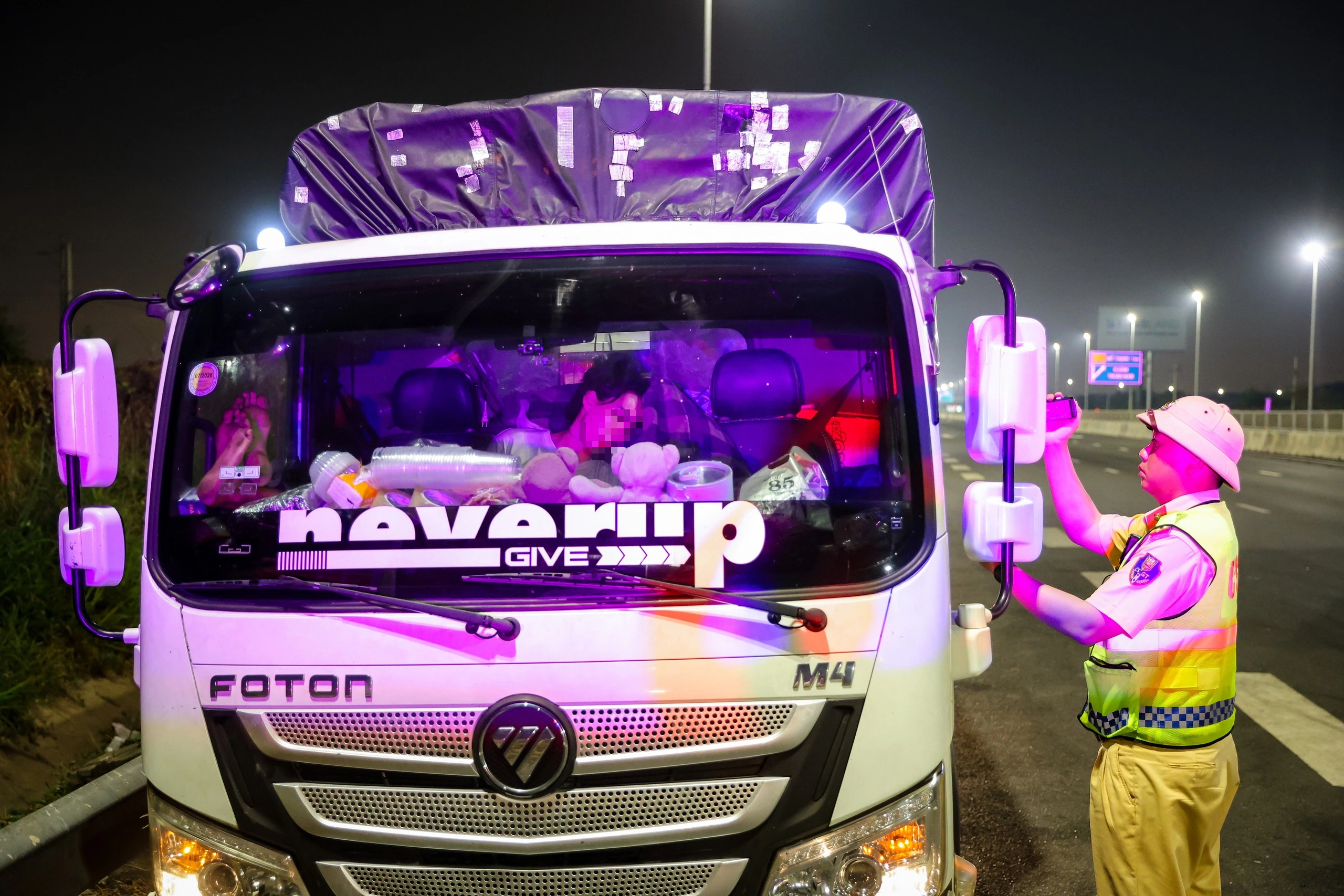 Mối nguy dừng xe trên cao tốc: Tai nạn không đến từ một phía- Ảnh 1.