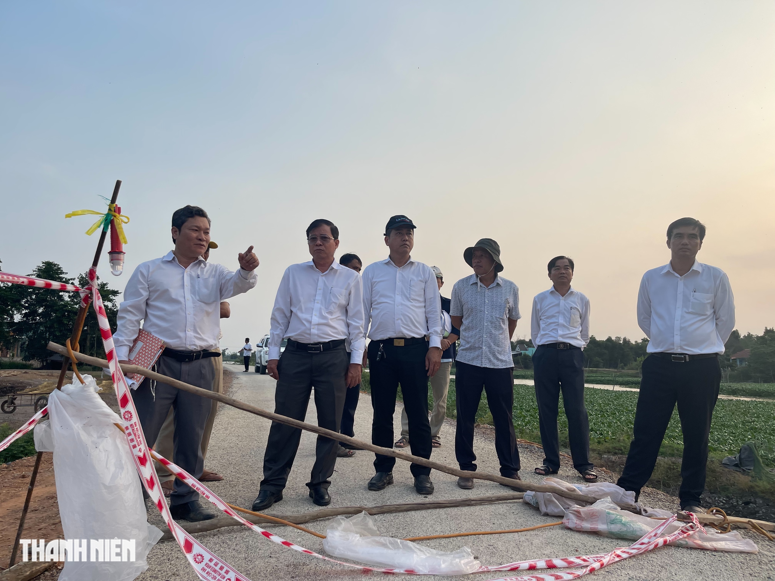 Vụ sạt lở đường ven sông Tây Ninh: Phong toả, đảm bảo an toàn cho người dân- Ảnh 1.