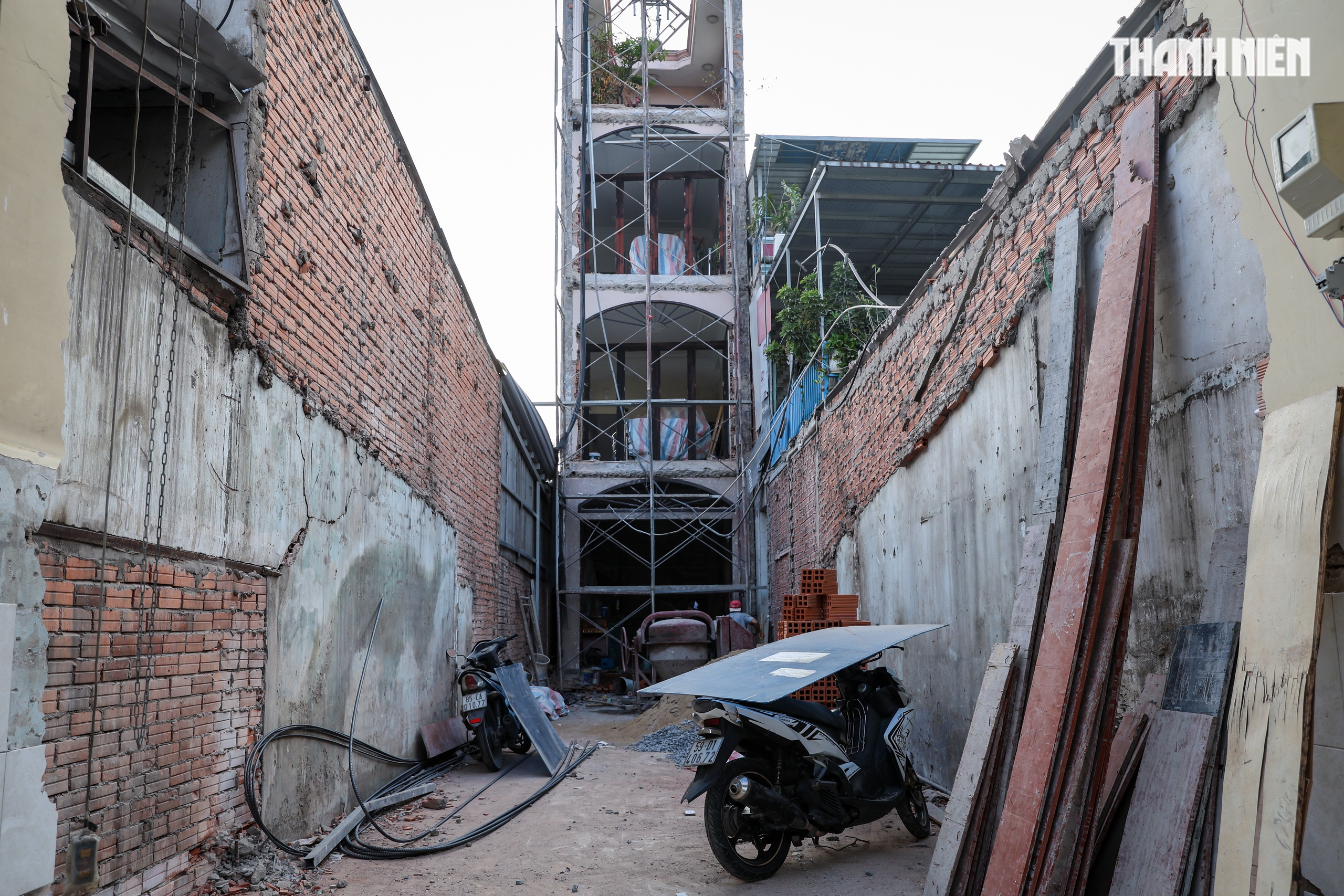 Người d&acirc;n TP.HCM dỡ nh&agrave;, nhường đất mở rộng quốc lộ 13 sau nhiều lần chậm trễ - Ảnh 12.