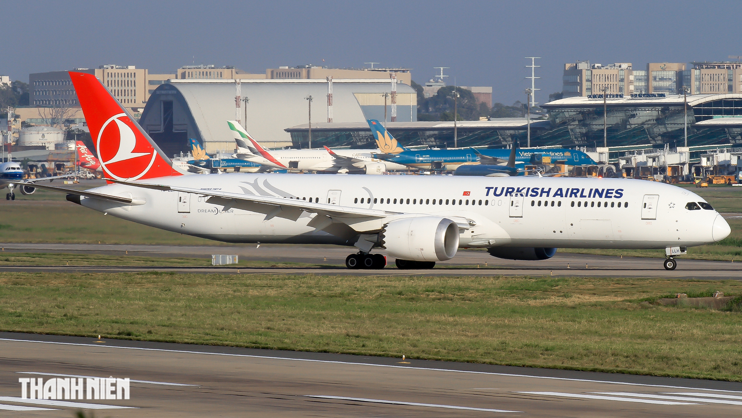 Đam mê ảnh máy bay ở tp . Hcm: Những khoảnh khắc tuyệt vời từ sân bay Tân Sơn Nhất - Ảnh 7. Đam mê ảnh máy bay ở tp . Hcm: Những khoảnh khắc tuyệt vời từ sân bay Tân Sơn Nhất - Ảnh 7.