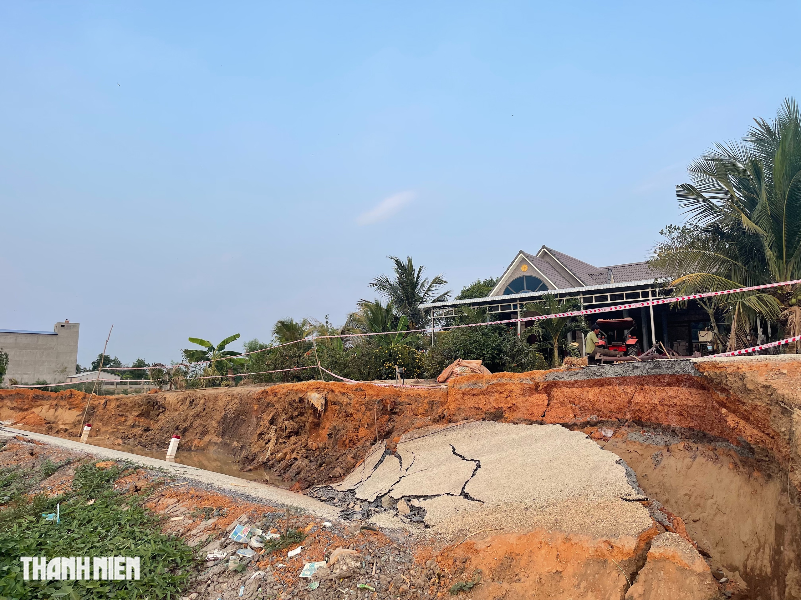 Vụ sạt lở đường ven sông Tây Ninh: Phong toả, đảm bảo an toàn cho người dân- Ảnh 2.