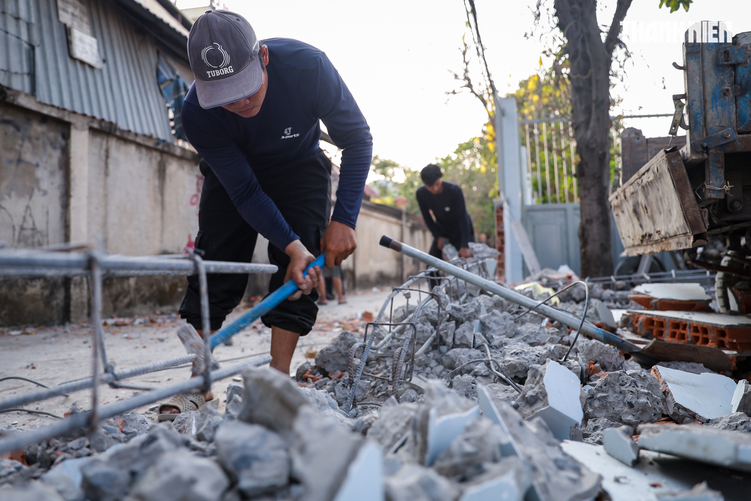 Người d&acirc;n TP.HCM dỡ nh&agrave;, nhường đất mở rộng quốc lộ 13 sau nhiều lần chậm trễ - Ảnh 8.