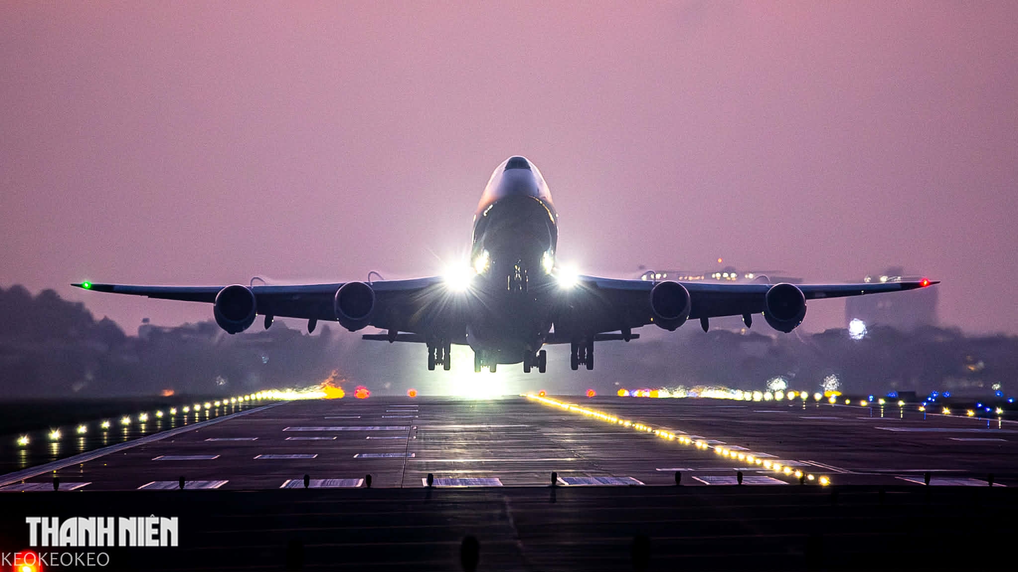 Đam mê ảnh máy bay ở tp . Hcm: Những khoảnh khắc tuyệt vời từ sân bay Tân Sơn Nhất - Ảnh 1. Đam mê ảnh máy bay ở tp . Hcm: Những khoảnh khắc tuyệt vời từ sân bay Tân Sơn Nhất - Ảnh 1.