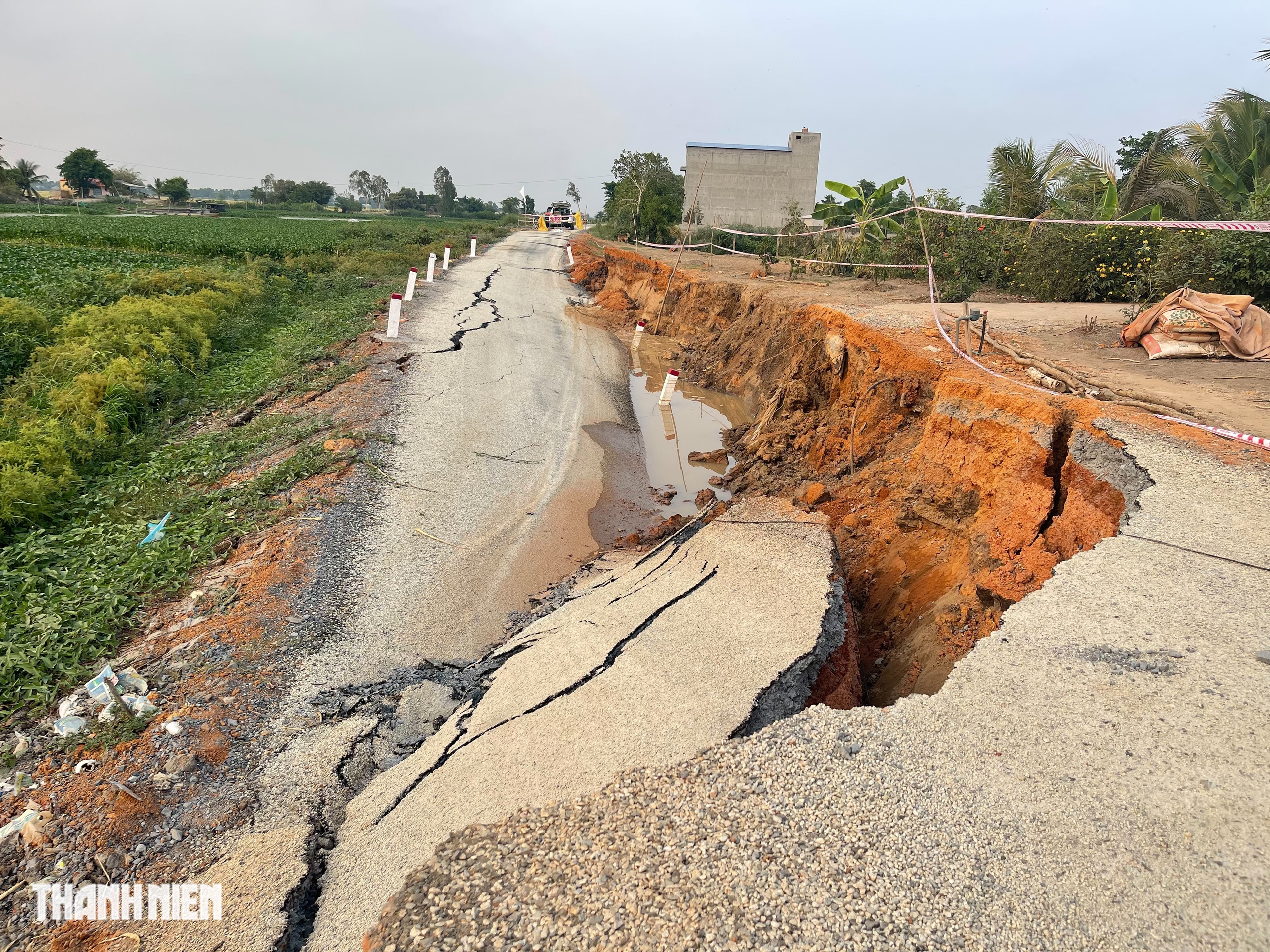 Vụ sạt lở đường ven sông Tây Ninh: Phong toả, đảm bảo an toàn cho người dân- Ảnh 3.