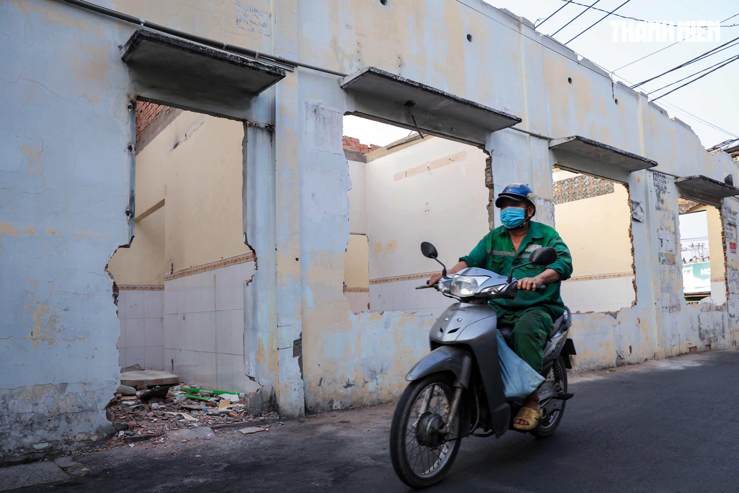 Người d&acirc;n TP.HCM dỡ nh&agrave;, nhường đất mở rộng quốc lộ 13 sau nhiều lần chậm trễ - Ảnh 6.