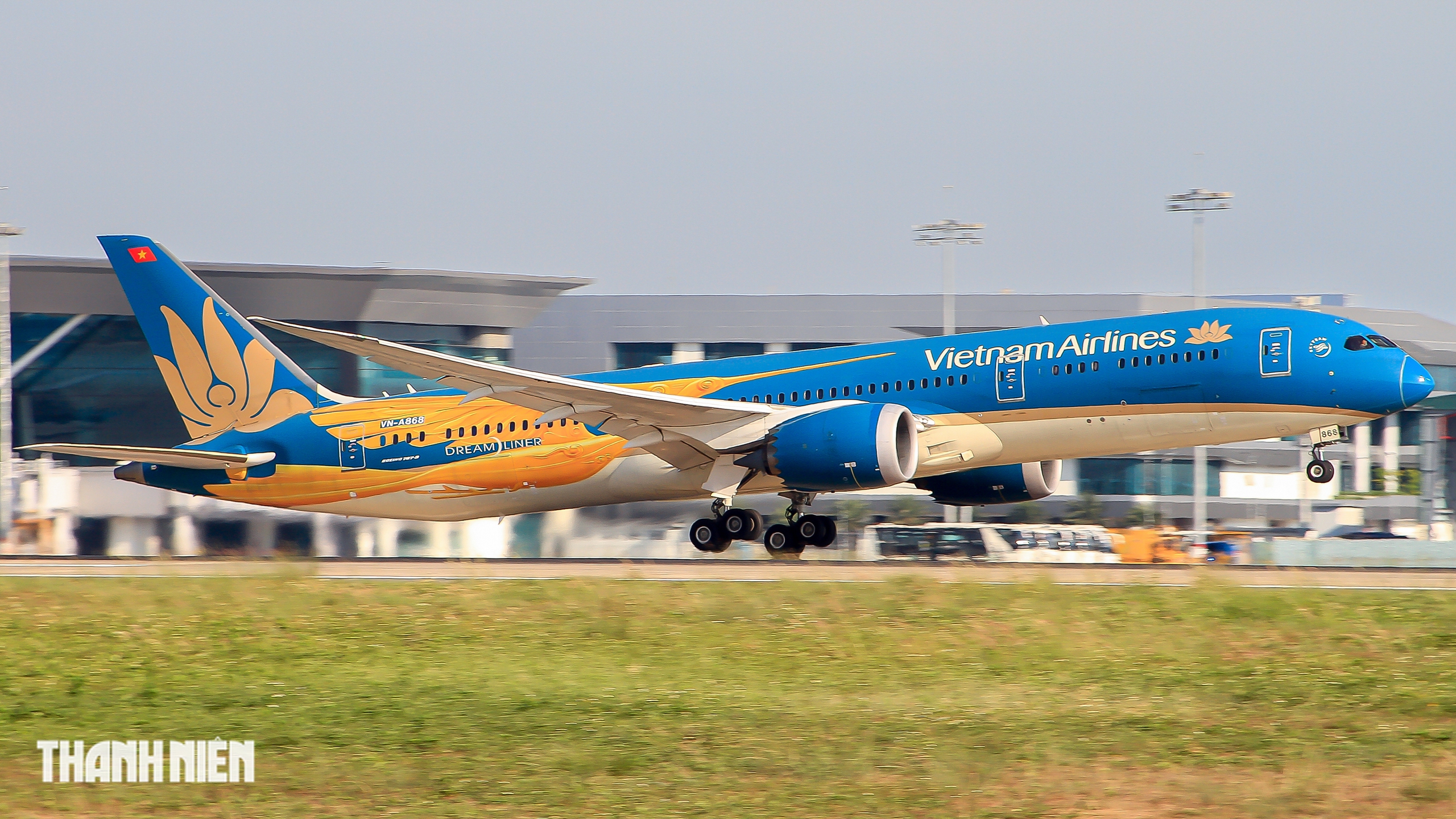 Đam mê ảnh máy bay ở tp . Hcm: Những khoảnh khắc tuyệt vời từ sân bay Tân Sơn Nhất - Ảnh 6. Đam mê ảnh máy bay ở tp . Hcm: Những khoảnh khắc tuyệt vời từ sân bay Tân Sơn Nhất - Ảnh 6.