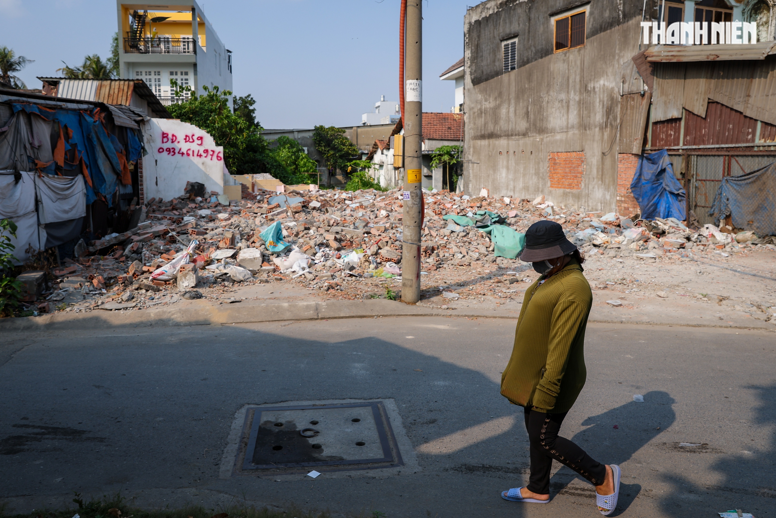 Người d&acirc;n TP.HCM dỡ nh&agrave;, nhường đất mở rộng quốc lộ 13 sau nhiều lần chậm trễ - Ảnh 4.