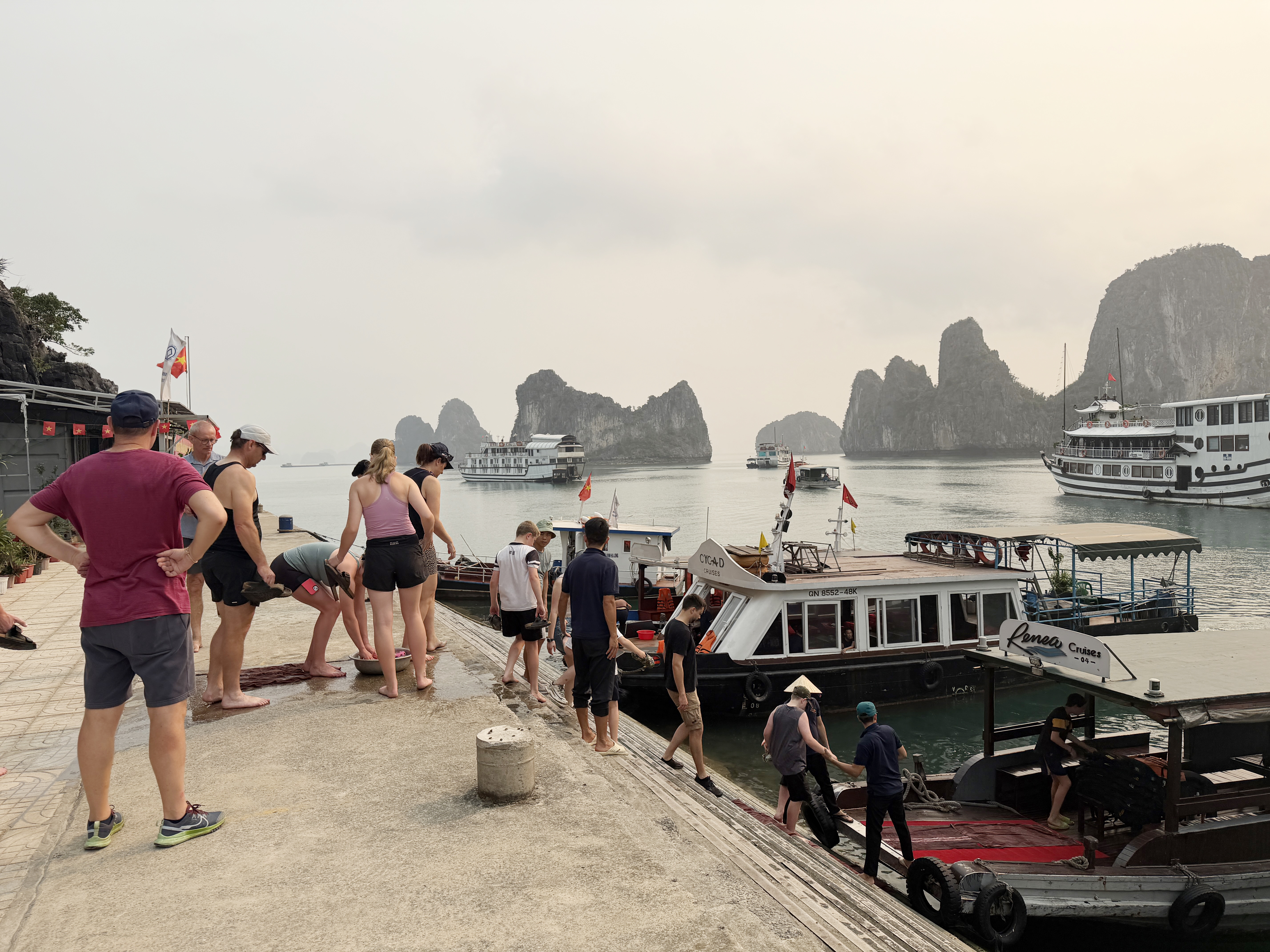 Kh&aacute;ch ngoại đổ về vịnh Hạ Long vượt xa kh&aacute;ch Việt- Ảnh 3.