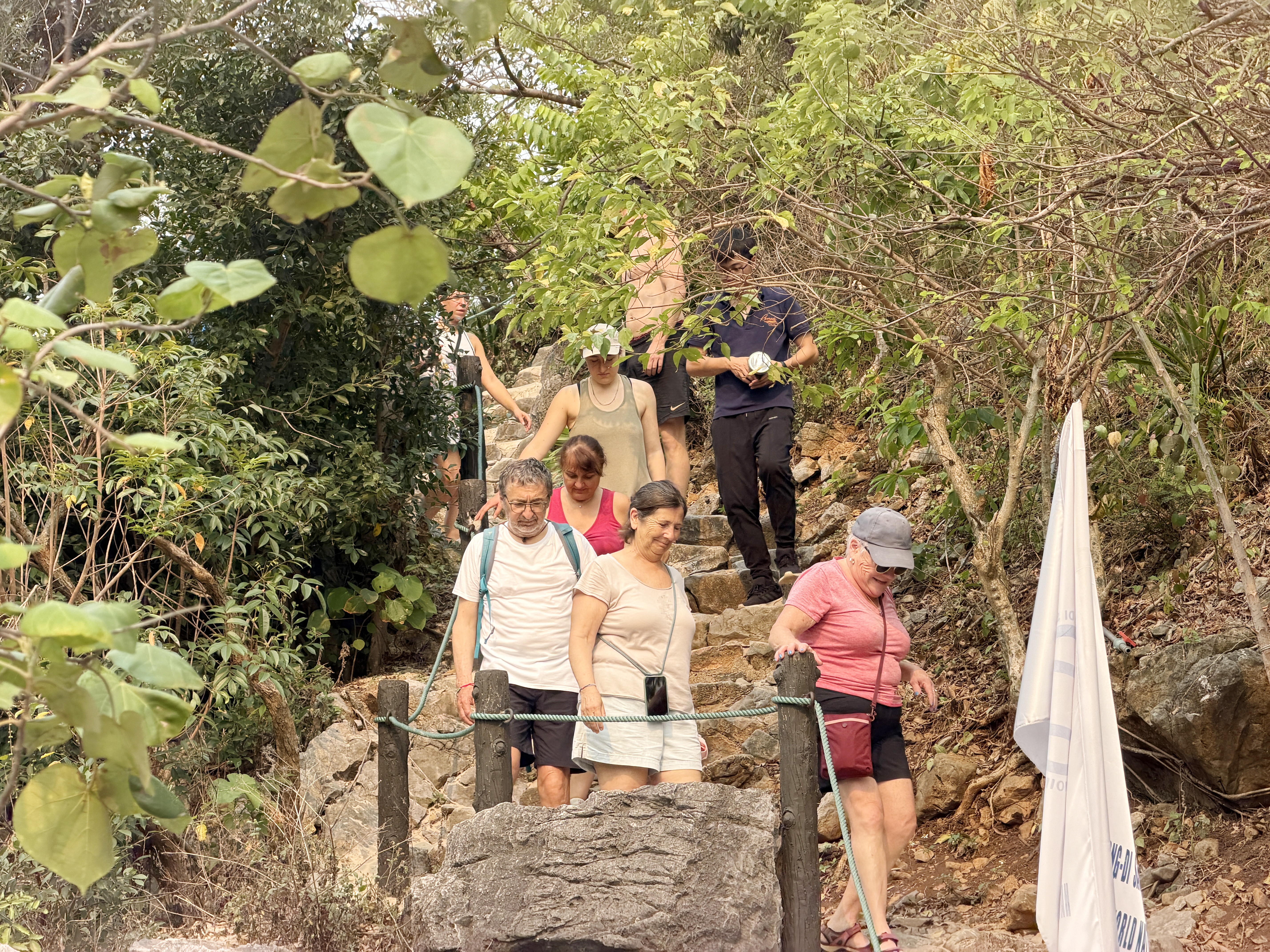 Kh&aacute;ch ngoại đổ về vịnh Hạ Long vượt xa kh&aacute;ch Việt- Ảnh 6.