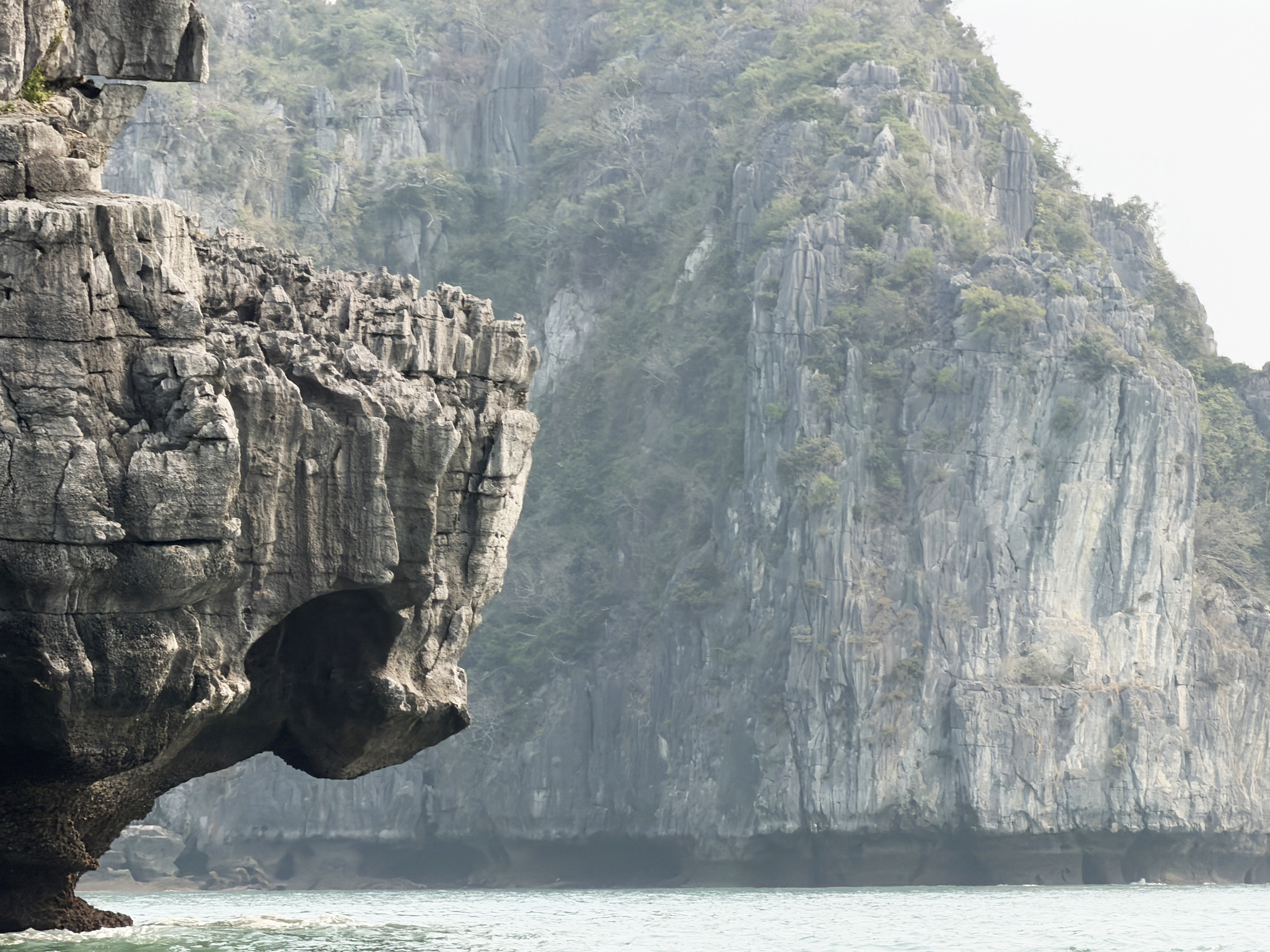 Kh&aacute;ch ngoại đổ về vịnh Hạ Long vượt xa kh&aacute;ch Việt- Ảnh 7.