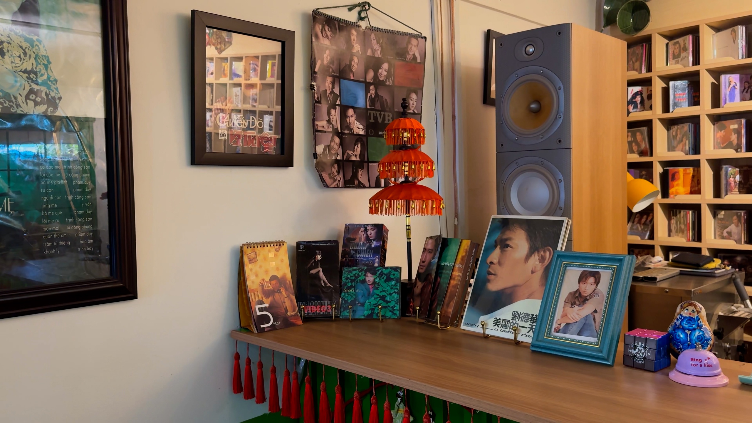Bảo tàng ký ức thu nhỏ giữa TP.HCM: Một quán kem, nhiều câu chuyện - Ảnh 1.