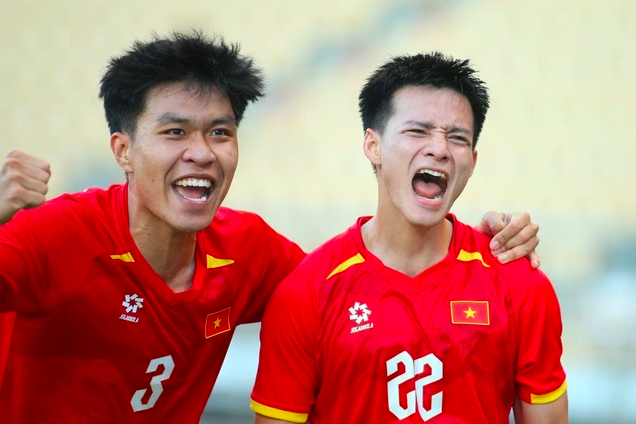 PVF-CAND quyết thoát đáy V-League, tránh xa vé xuống hạng: Trông cậy cả vào…
- Ảnh 2. PVF-CAND quyết thoát đáy V-League, tránh xa vé xuống hạng: Trông cậy cả vào…
- Ảnh 2.