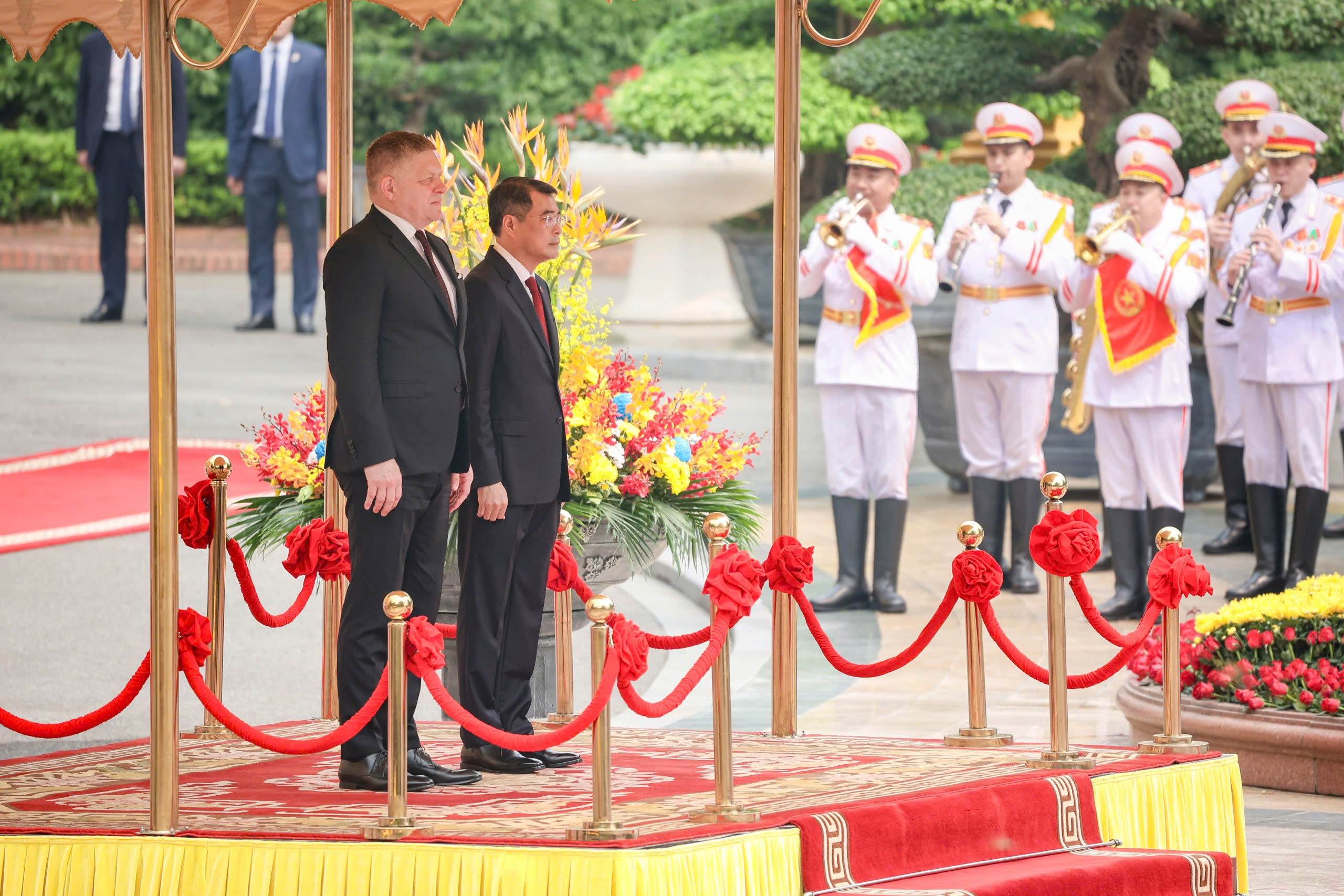 Thủ tướng L&ecirc; Minh Hưng chủ tr&igrave; lễ đ&oacute;n Thủ tướng Slovakia thăm ch&iacute;nh thức Việt Nam  - Ảnh 2.