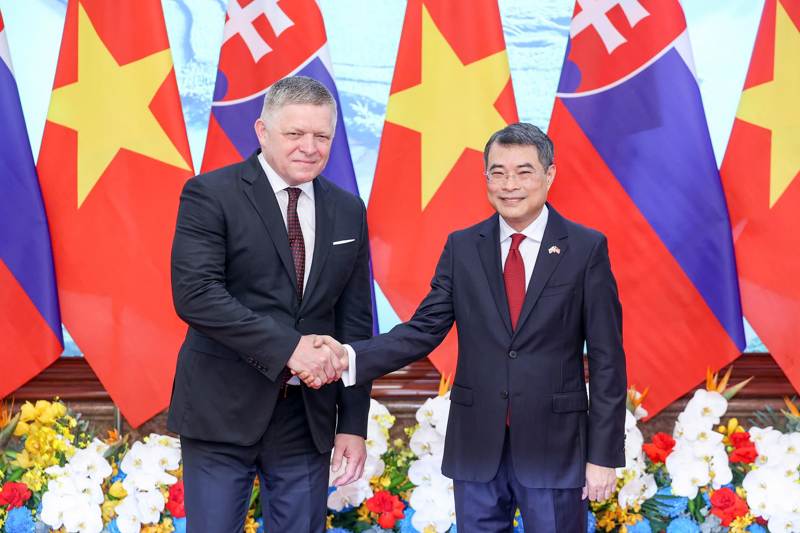 Thủ tướng L&ecirc; Minh Hưng chủ tr&igrave; lễ đ&oacute;n Thủ tướng Slovakia thăm ch&iacute;nh thức Việt Nam  - Ảnh 5.