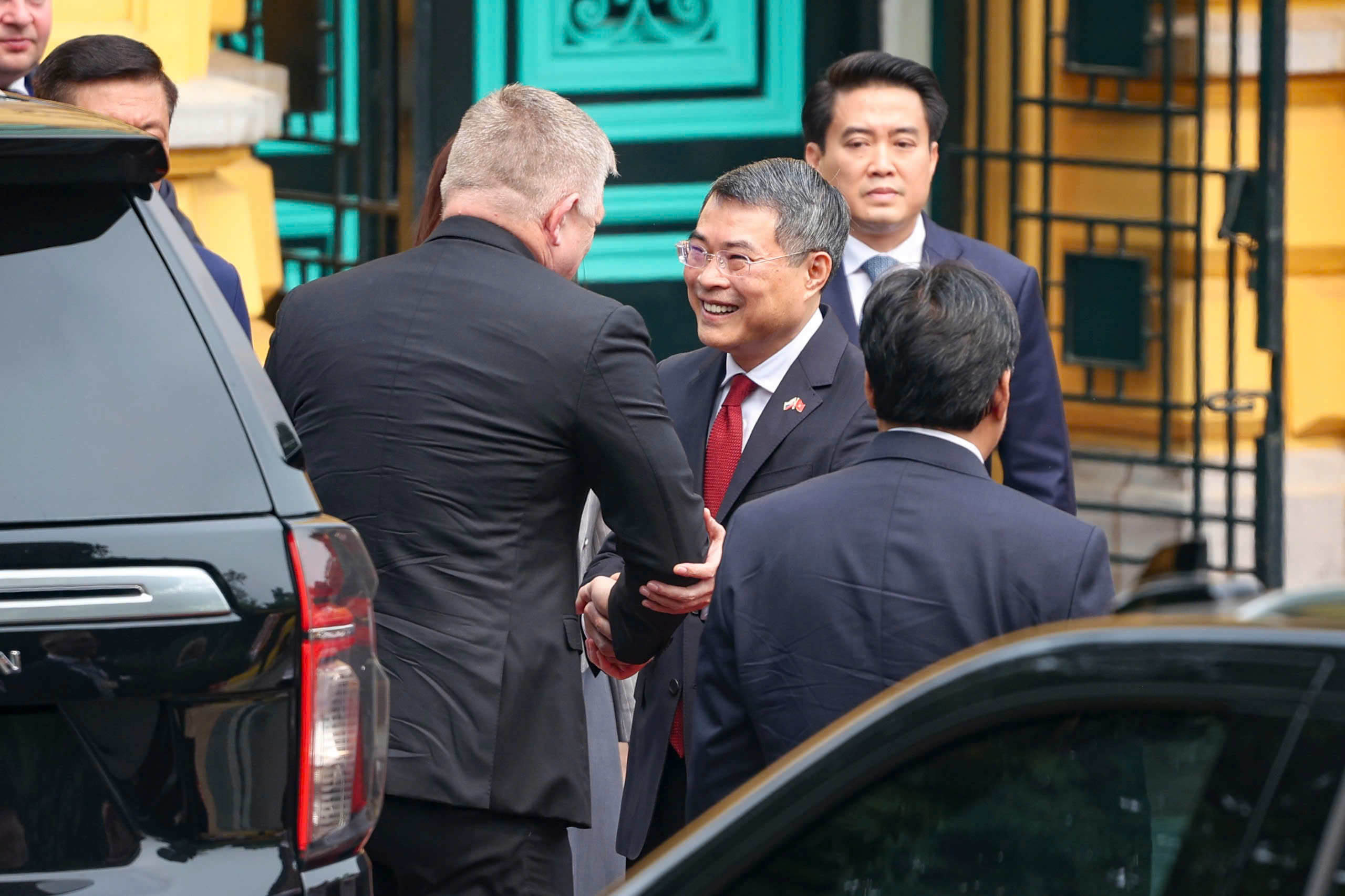 Thủ tướng L&ecirc; Minh Hưng chủ tr&igrave; lễ đ&oacute;n Thủ tướng Slovakia thăm ch&iacute;nh thức Việt Nam  - Ảnh 1.