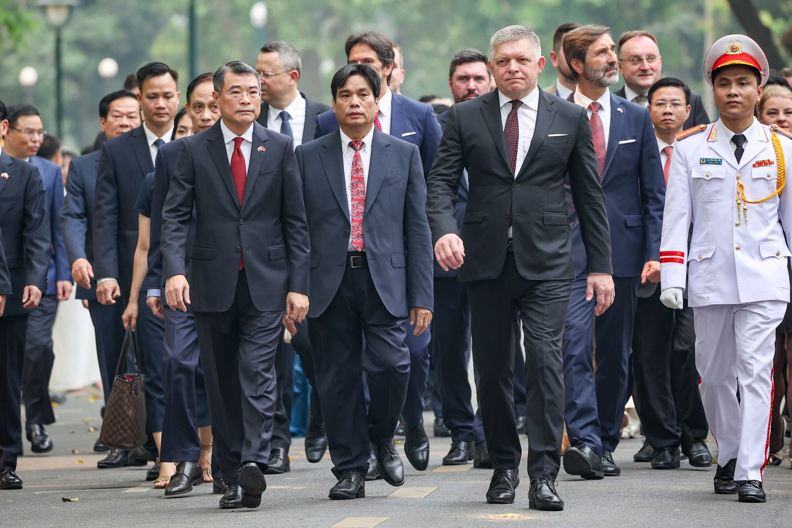 Thủ tướng L&ecirc; Minh Hưng chủ tr&igrave; lễ đ&oacute;n Thủ tướng Slovakia thăm ch&iacute;nh thức Việt Nam  - Ảnh 4.