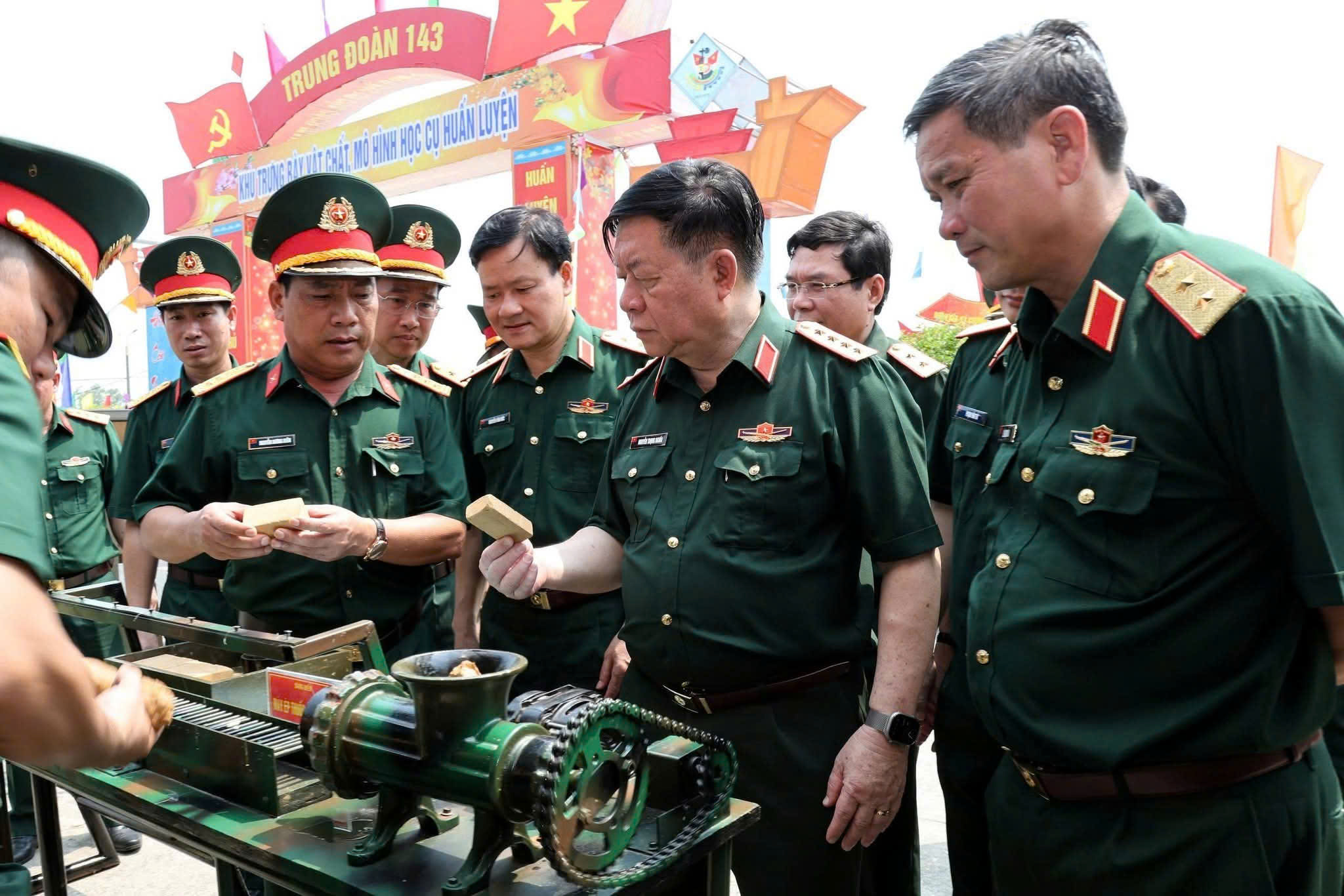 Đại tướng Nguyễn Trọng Nghĩa thăm Trường Thiếu sinh qu&acirc;n, nhấn mạnh 'ươm mầm' c&aacute;n bộ trẻ - Ảnh 5.