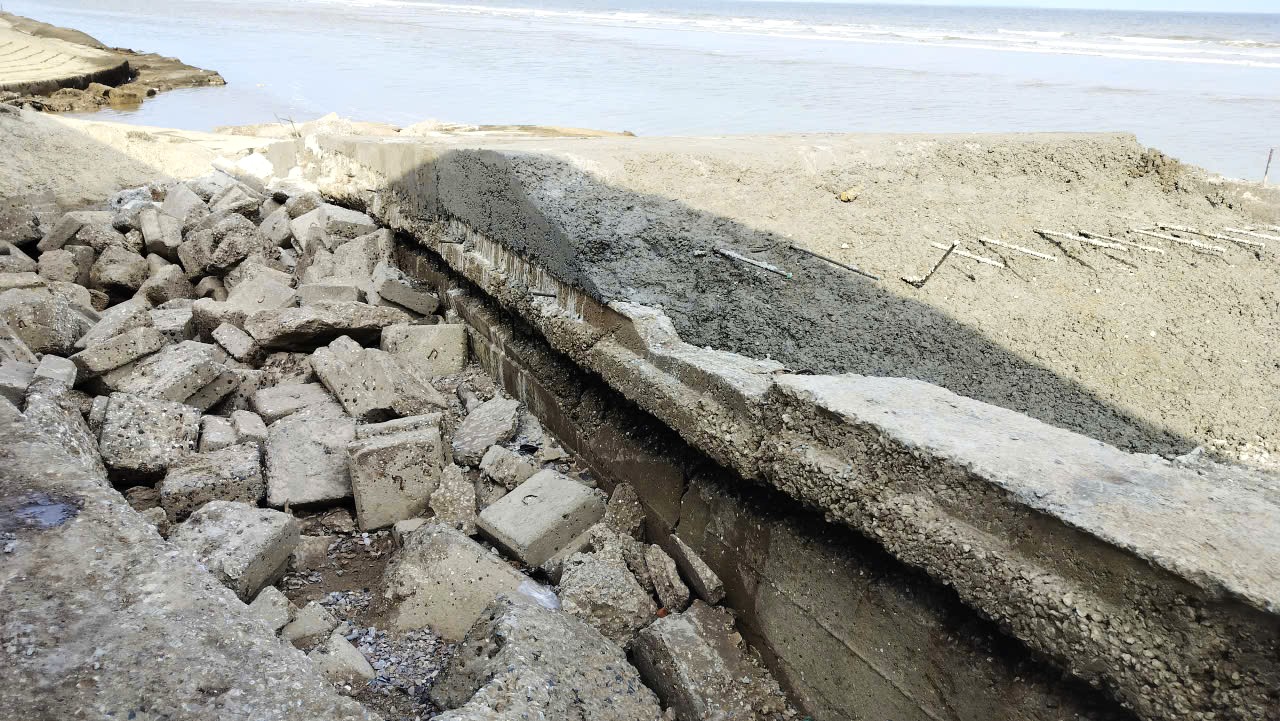 K&egrave; biển Hải Tiến sụt l&uacute;n d&ugrave; thời tiết y&ecirc;n b&igrave;nh năm 2026 - Ảnh 9.