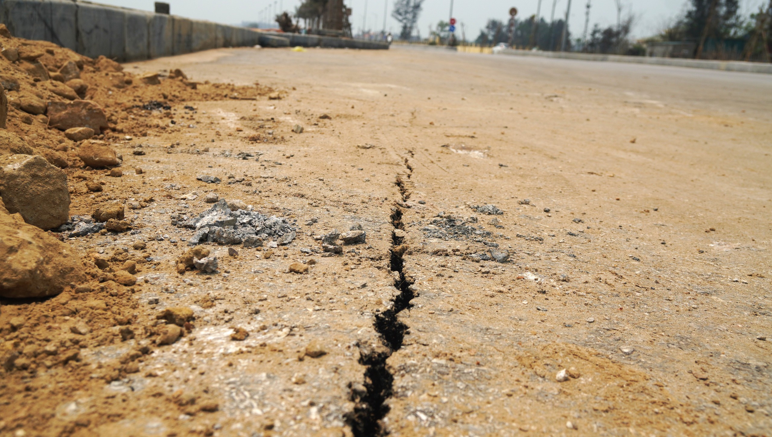 K&egrave; biển Hải Tiến sụt l&uacute;n d&ugrave; thời tiết y&ecirc;n b&igrave;nh năm 2026 - Ảnh 5.