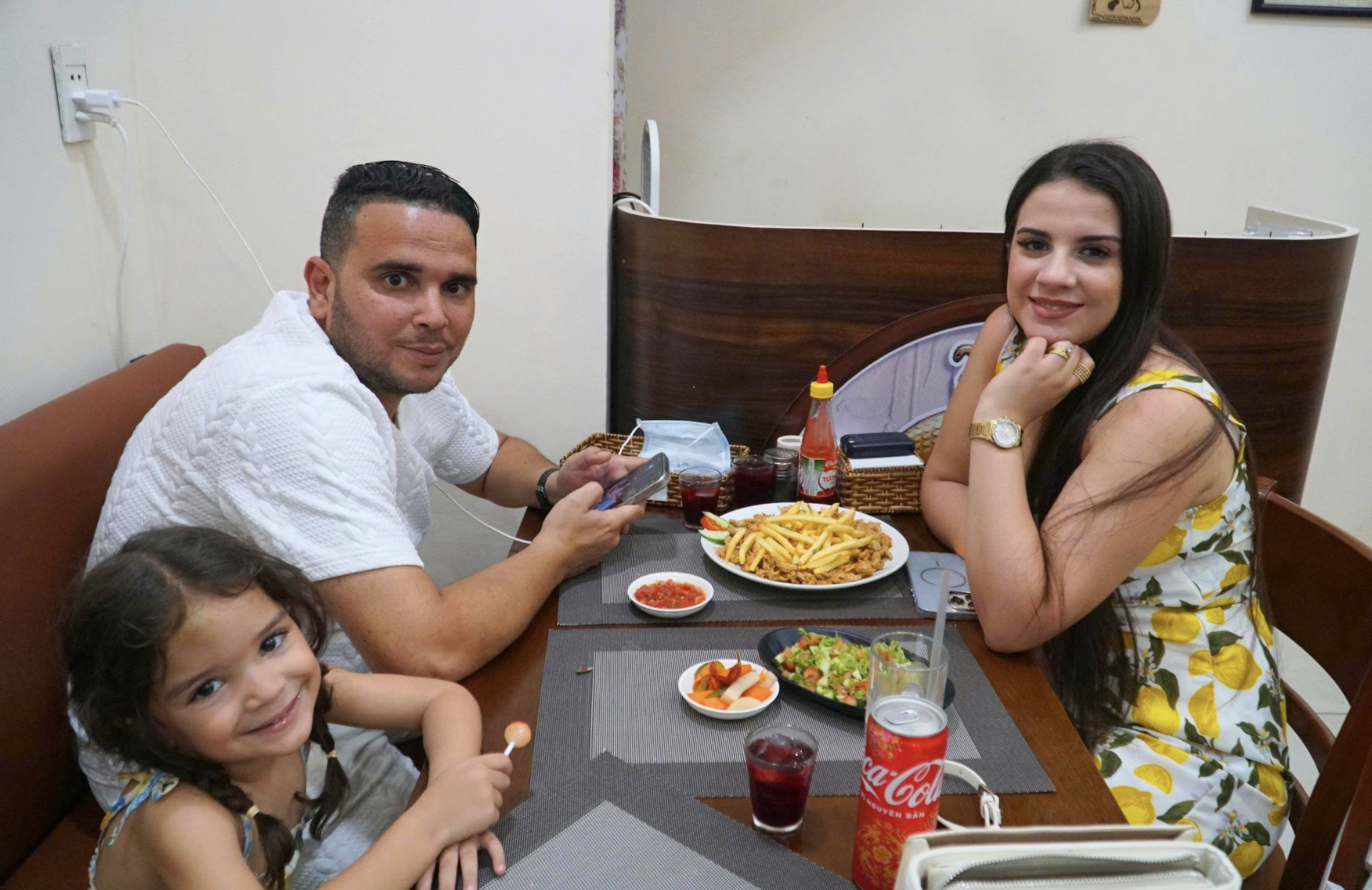 Qu&aacute;n ăn Ai Cập giữa l&ograve;ng TP.HCM: Kh&aacute;ch Trung Đ&ocirc;ng t&igrave;m thấy hương vị qu&ecirc; hương - Ảnh 5.