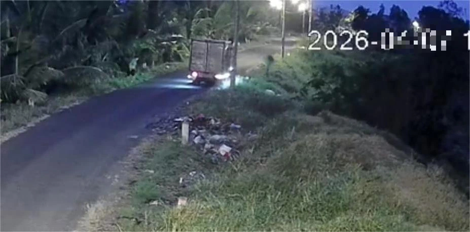 Xử phạt vứt rác bừa bãi qua camera giám sát tại xã Bình Chánh - Ảnh 1.