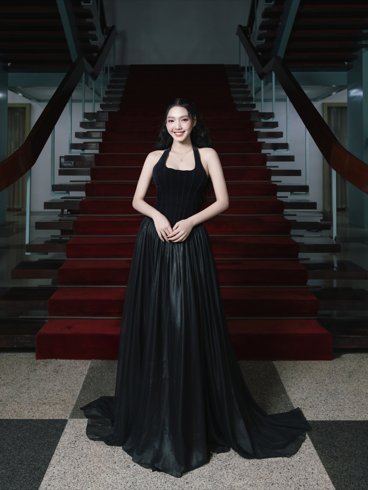 Nữ diễn viên cao 1,75m đóng chính phim kinh dị là ai?- Ảnh 7. Nữ diễn viên cao 1,75m đóng chính phim kinh dị là ai?- Ảnh 7.